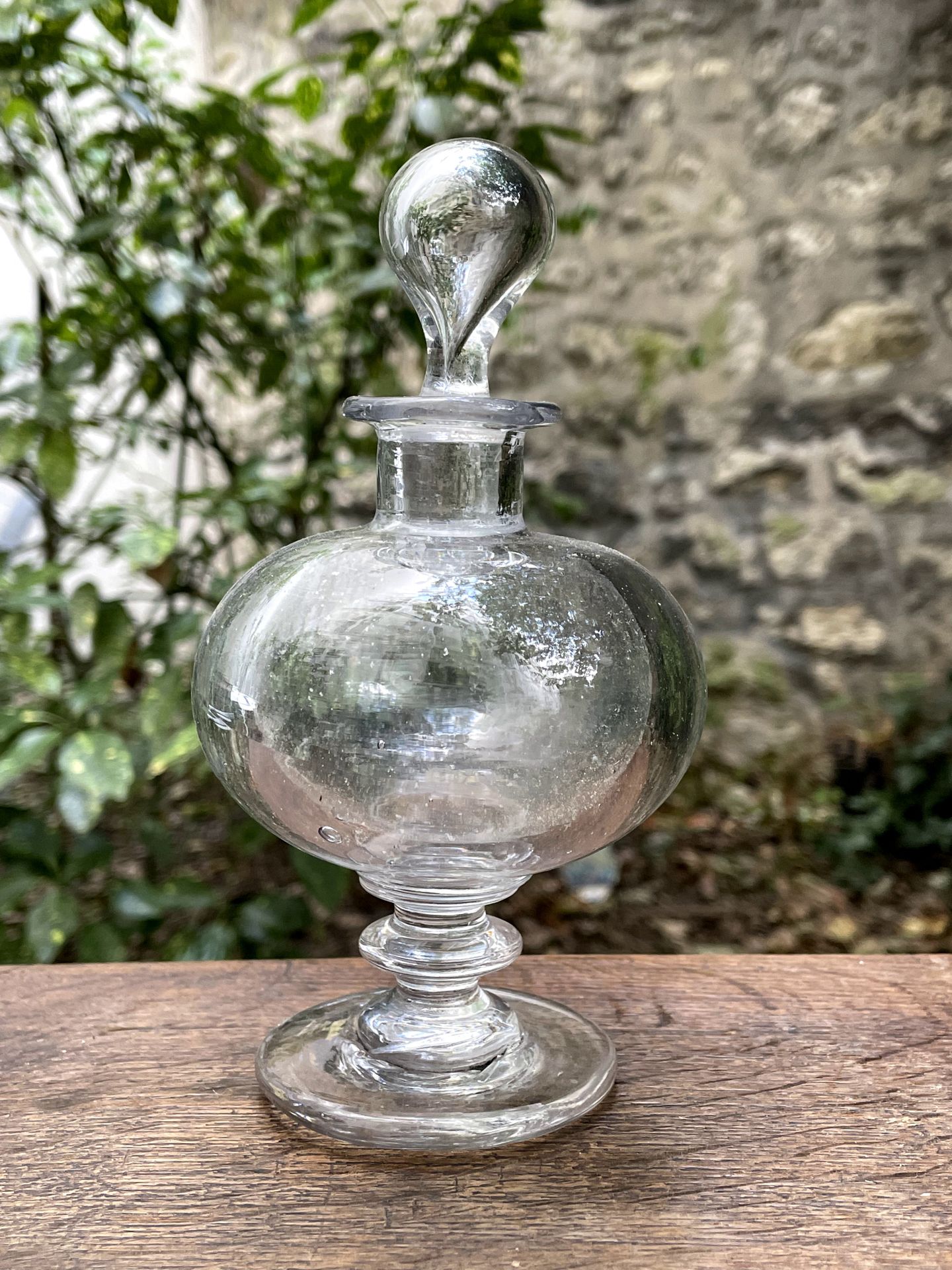 Null Geblasene Glasflasche 

19. Jahrhundert

H. 16,5 cm