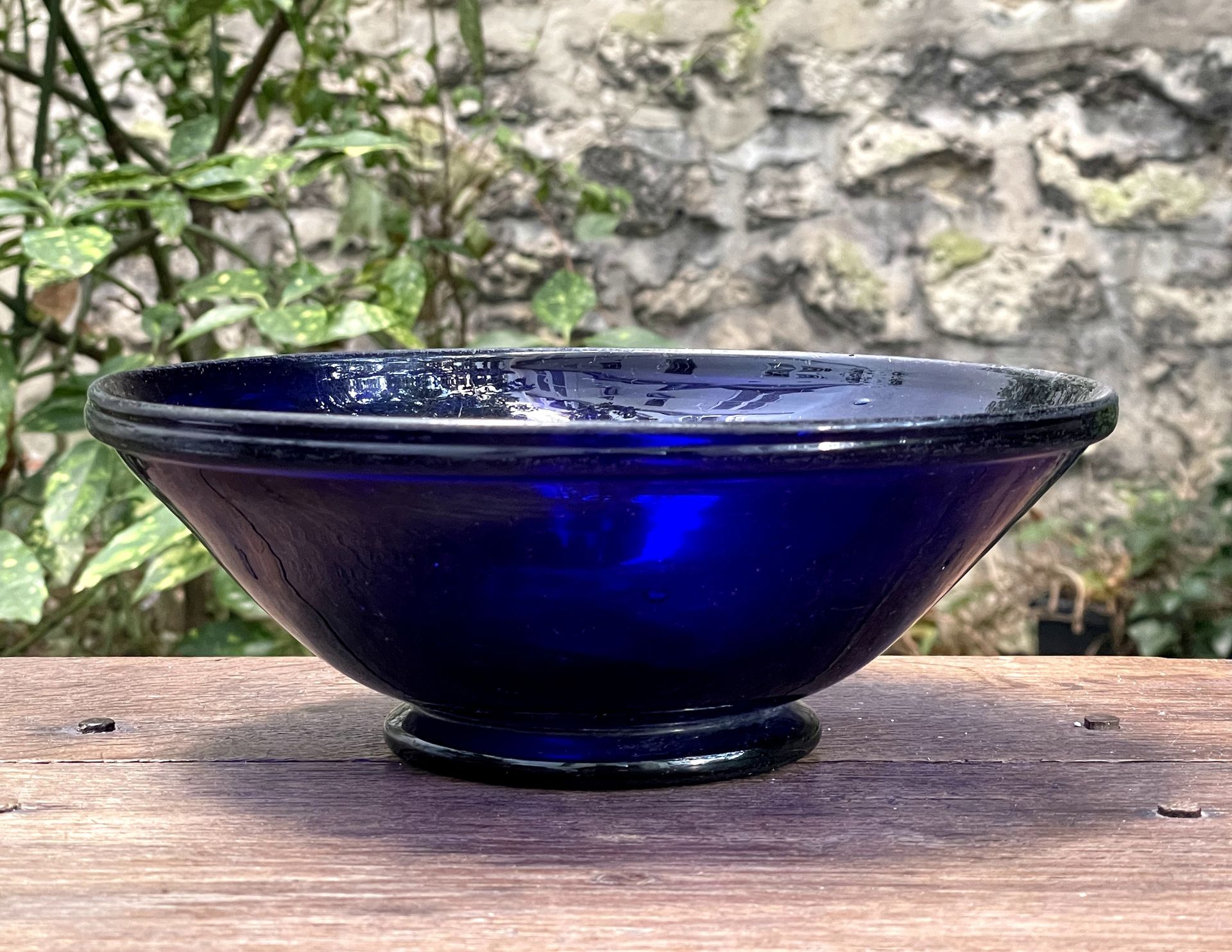 Null 蓝色玻璃碗

19世纪

直径21,6厘米



附有一个玻璃盖子和一个玻璃杵。