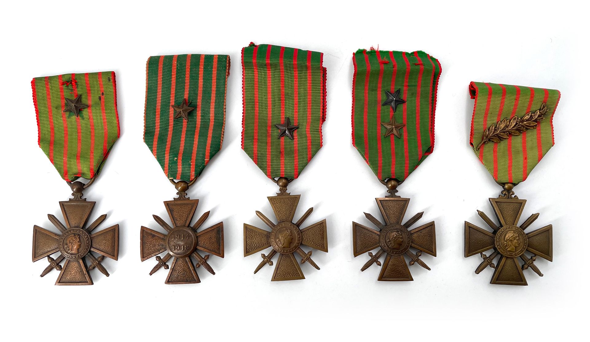 Null 法国第一战 五个战争十字勋章：
四个 "1914-1918 "和一个 "1914-1917"。
在青铜器中。丝带。
T.T.B。