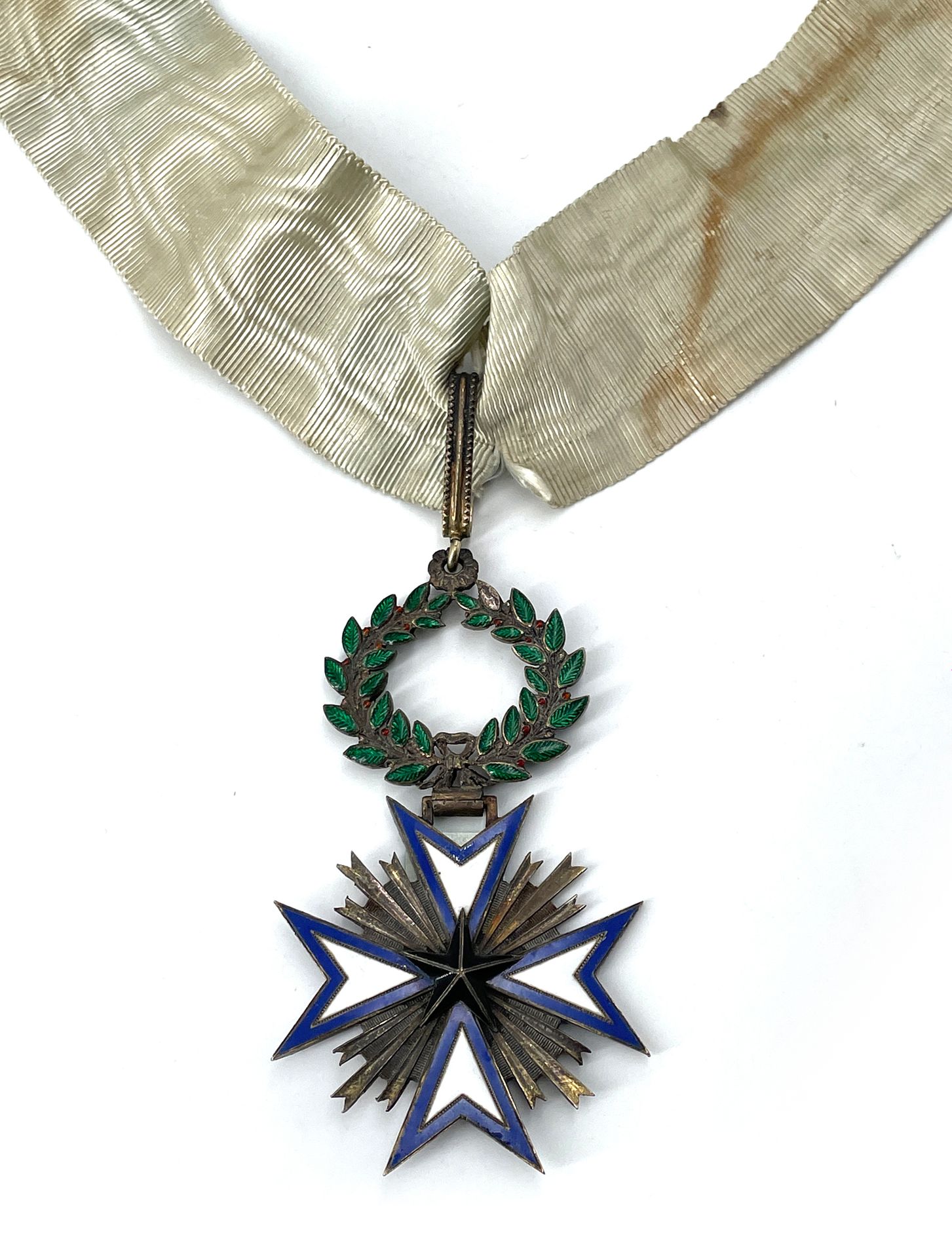Null BENIN ORDRE DE L'ETOILE NOIRE 指挥官十字勋章。
，银镀金和珐琅彩（小缺口）。Tie.
87 x 55 mm。30 x 3&hellip;