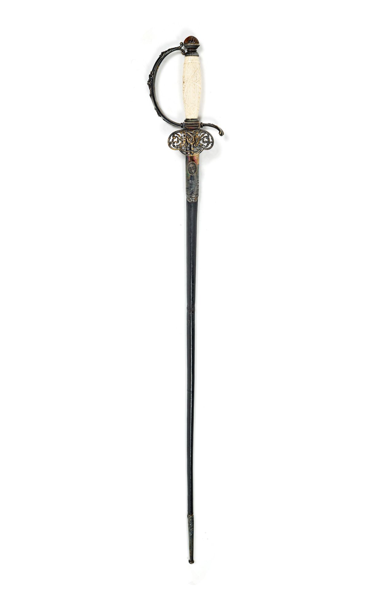 ACADEMIE FRANCAISE 
*法国学院的马塞尔-普雷沃斯特的剑，（1862年，巴黎-1941年，维安）。

精美的剑，有镀金的支架。象牙导火线上嵌有&hellip;