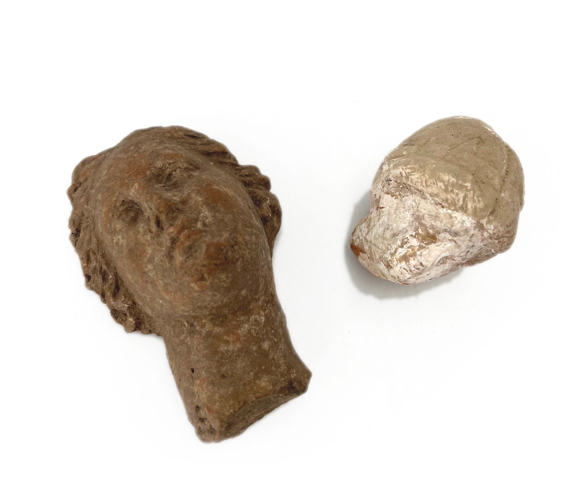 Null 由两个陶制女性头像组成的拍品
希腊化时期，公元前4-3世纪