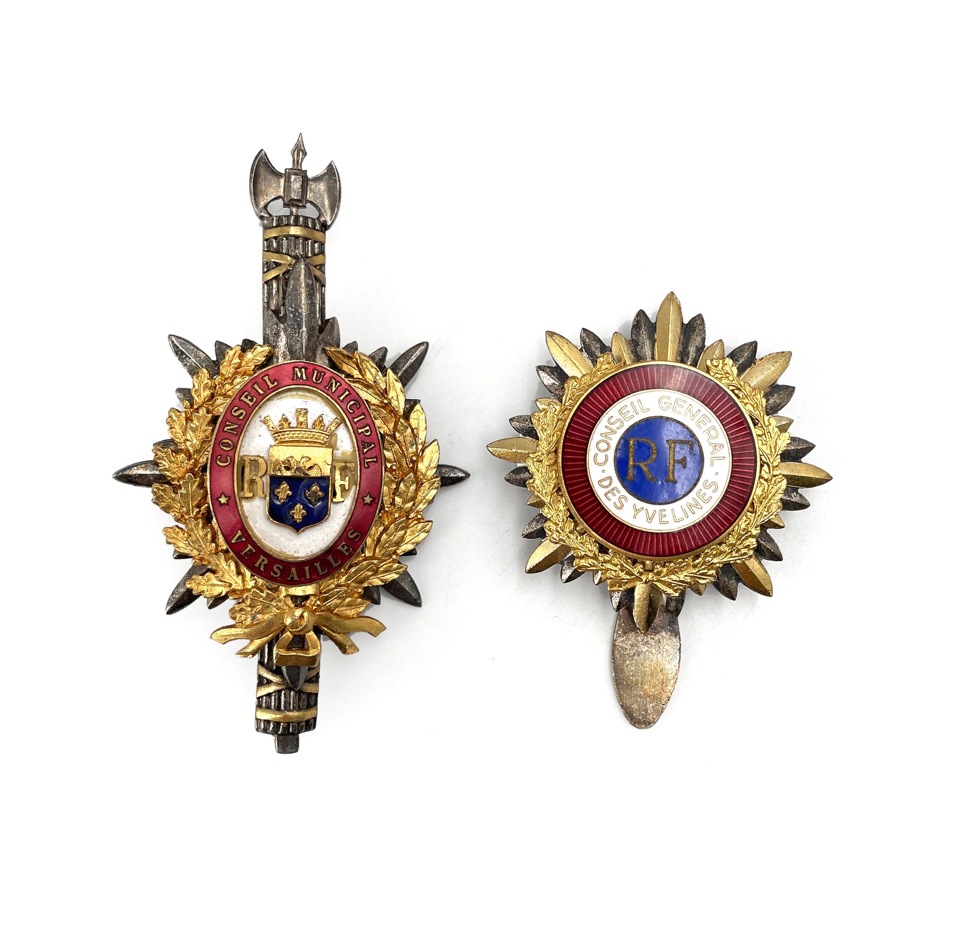 Null Two badges having belonged to Mr. André DAMIEN :
- Badge of the city counci&hellip;
