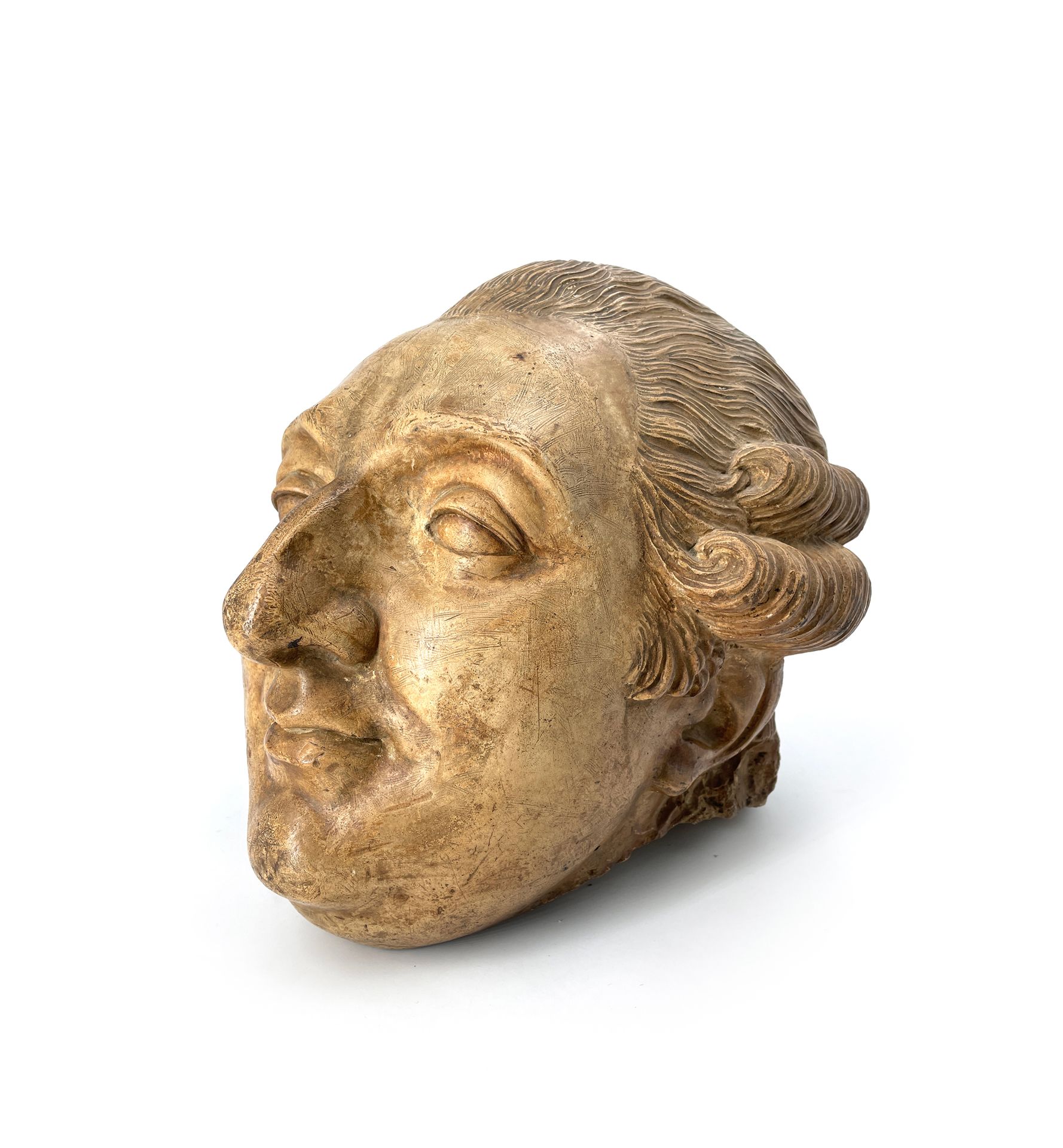 Null "路易十六国王 "
斑驳的赤土灰泥中的国王真人头像的美丽表现。
B.E.
高度：26厘米。30 x 30厘米。