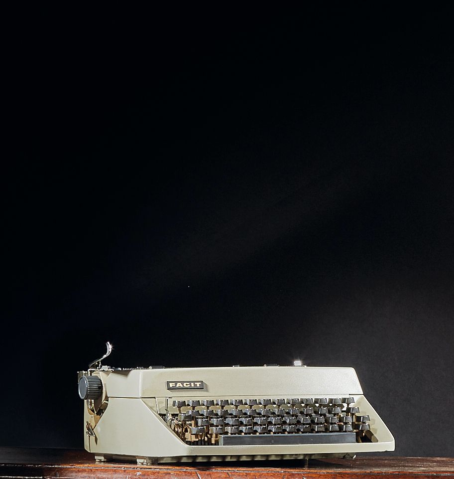 Null La macchina da scrivere di Jean Raspail utilizzata per la battitura delle s&hellip;