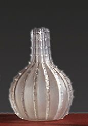 RENE LALIQUE (1860-1945) Vase "gezackt" aus weißem, mundgeblasenem, satiniertem &hellip;