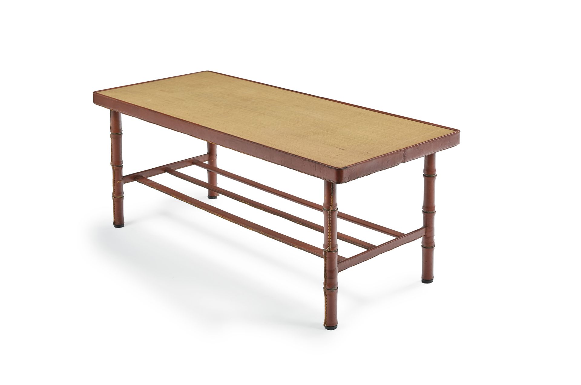 JACQUES ADNET (1900-1984) 茶几，长方形酒椰草桌面，原棕色皮革覆盖的支架腿
大约1940-1950年
高：46厘米 宽：106厘米 深：&hellip;