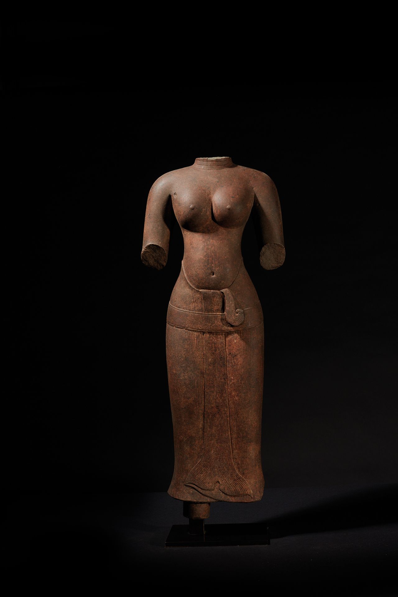 CAMBODGE - Période khmère, BAPHUON, XIe siècle Statuetta di Uma in arenaria grig&hellip;