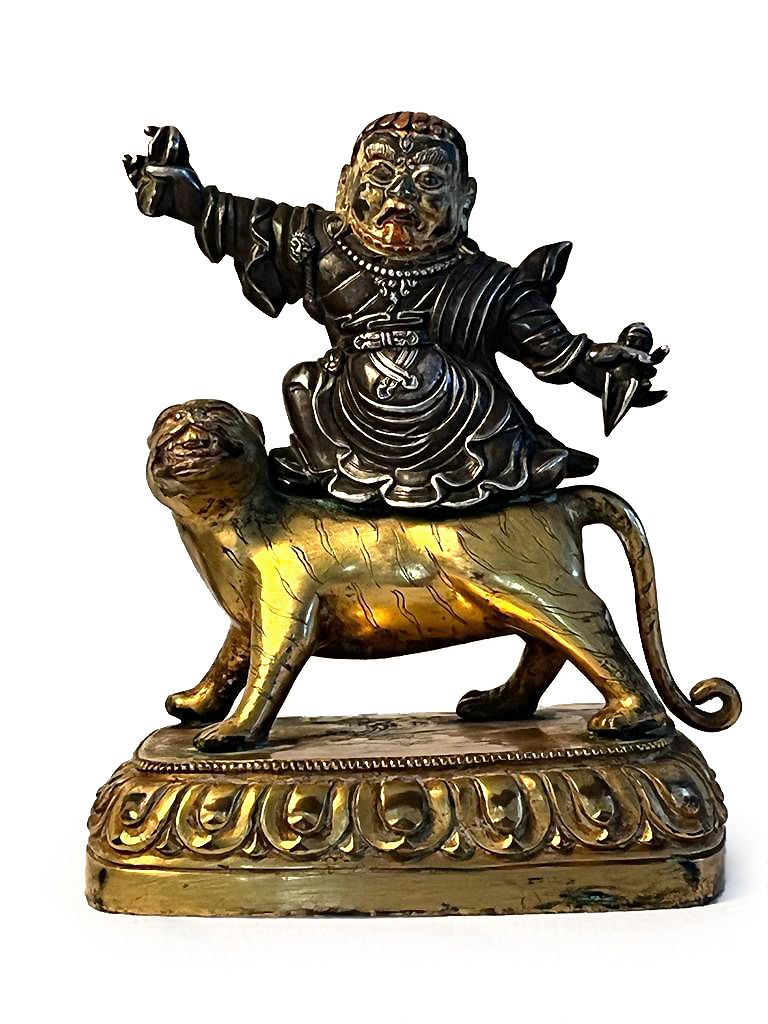 MONGOLIE, STYLE DE DOLONNOR - XVIIIe siècle 鎏金铜银像，多杰-卓洛，莲花生大士的第八个方面，被描绘成站在莲花瓣底座上&hellip;