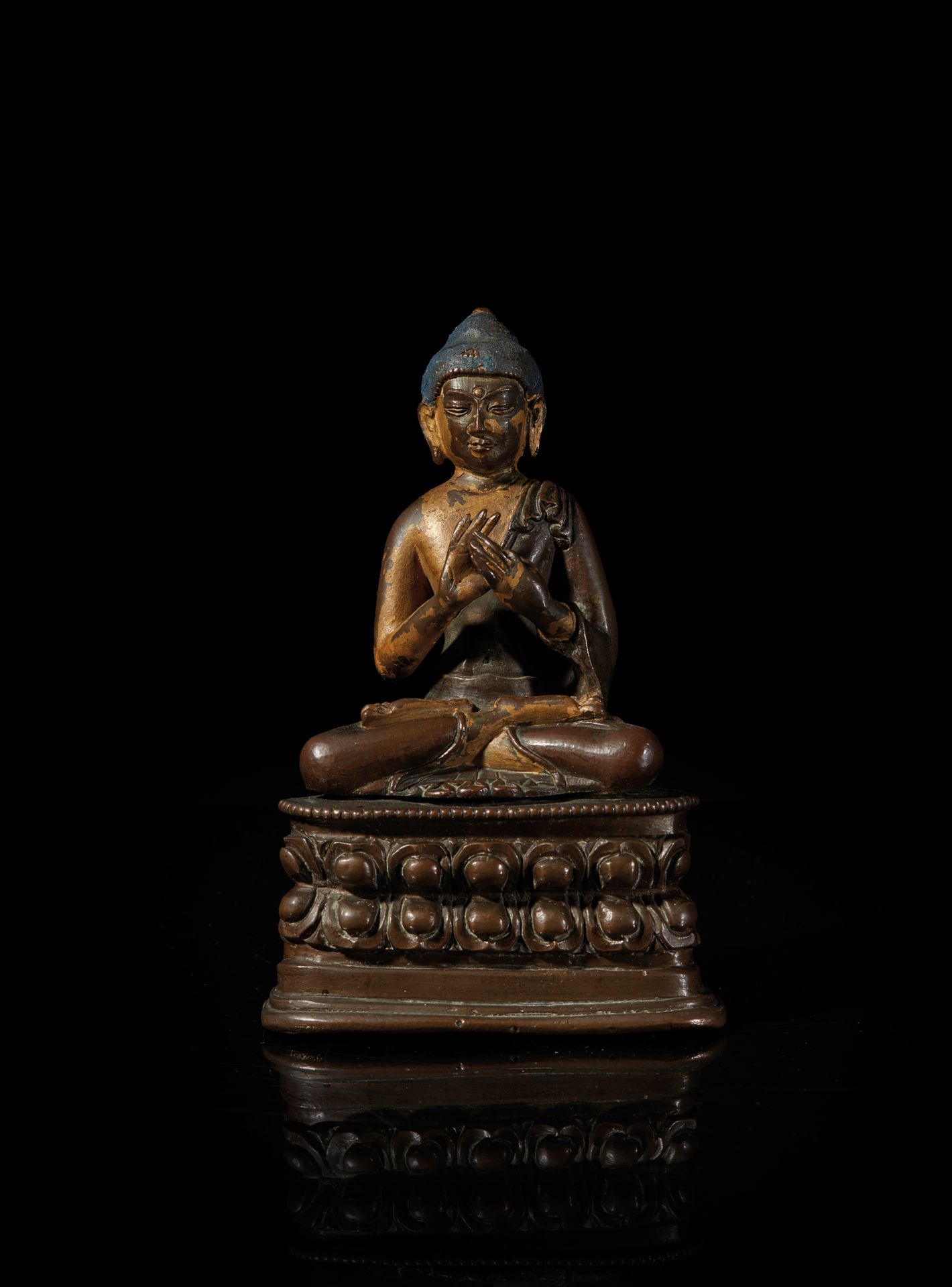 TIBET - XVe/XVIe siècle Statuette of Vairocana in bronze with brown patina and g&hellip;