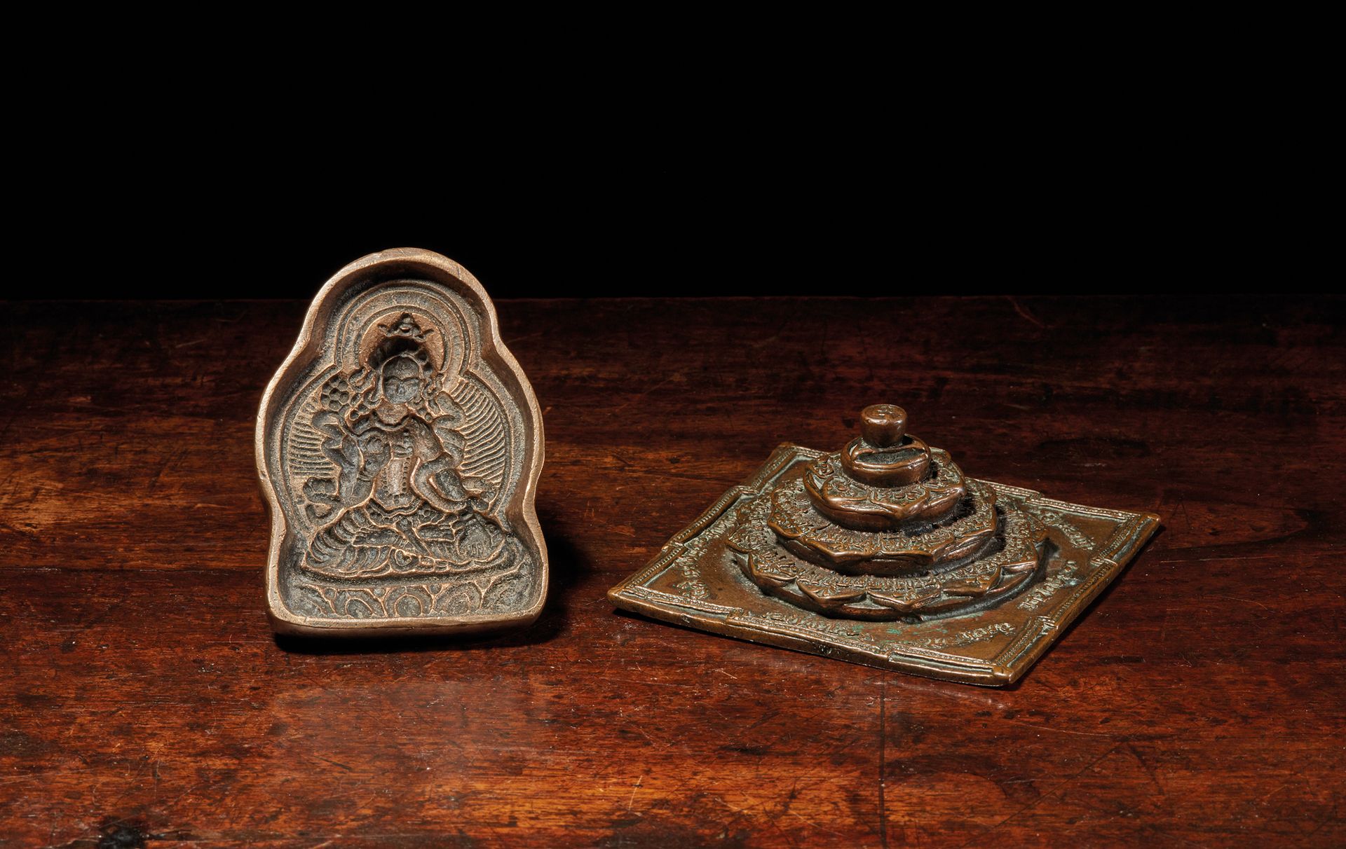 TIBET - XIXe siècle Copper alloy set including a tsatsa mold and a miniature stu&hellip;
