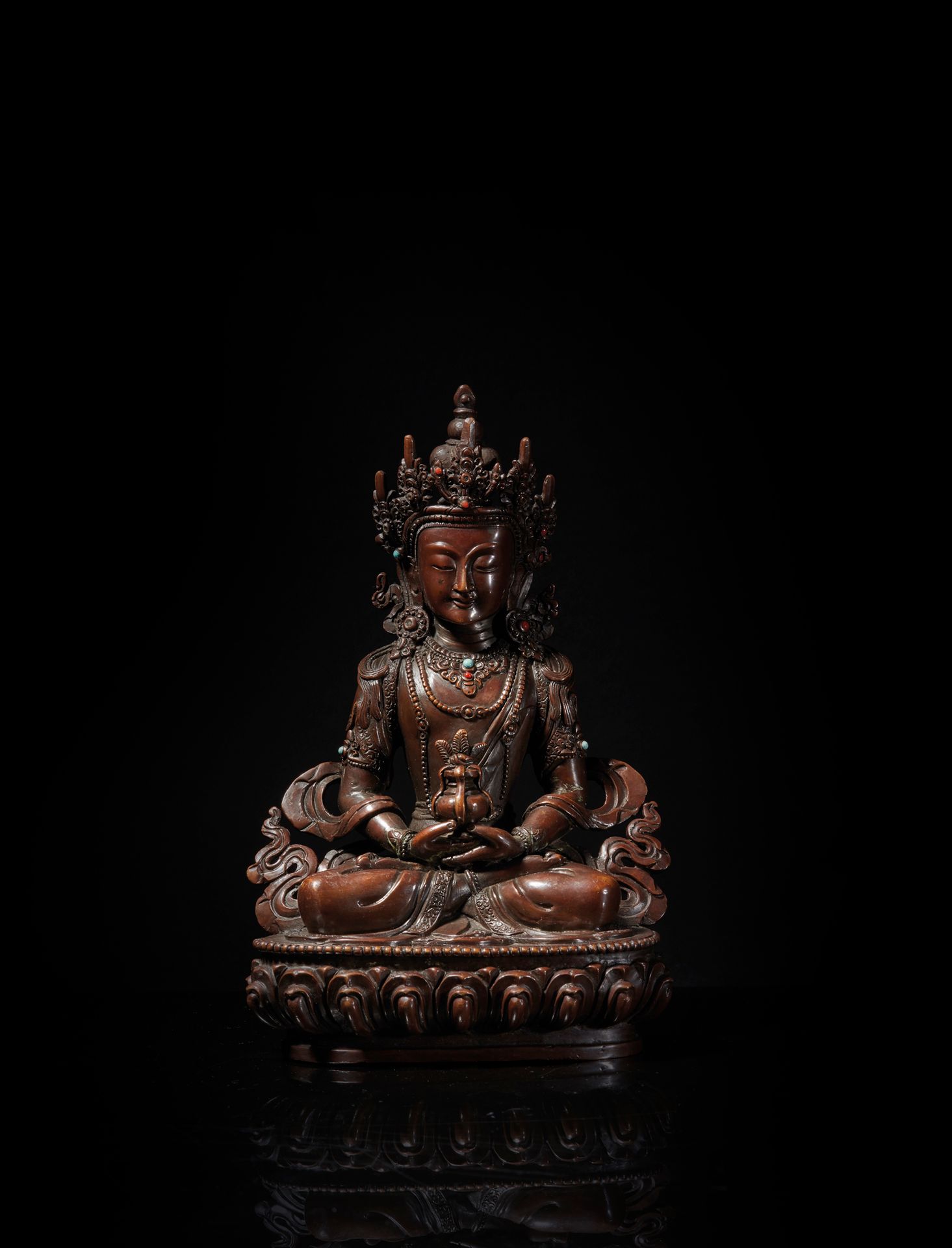 TRAVAIL SINO-TIBETAIN - XIXe siècle Statuette of Amitayus in bronze with brown p&hellip;