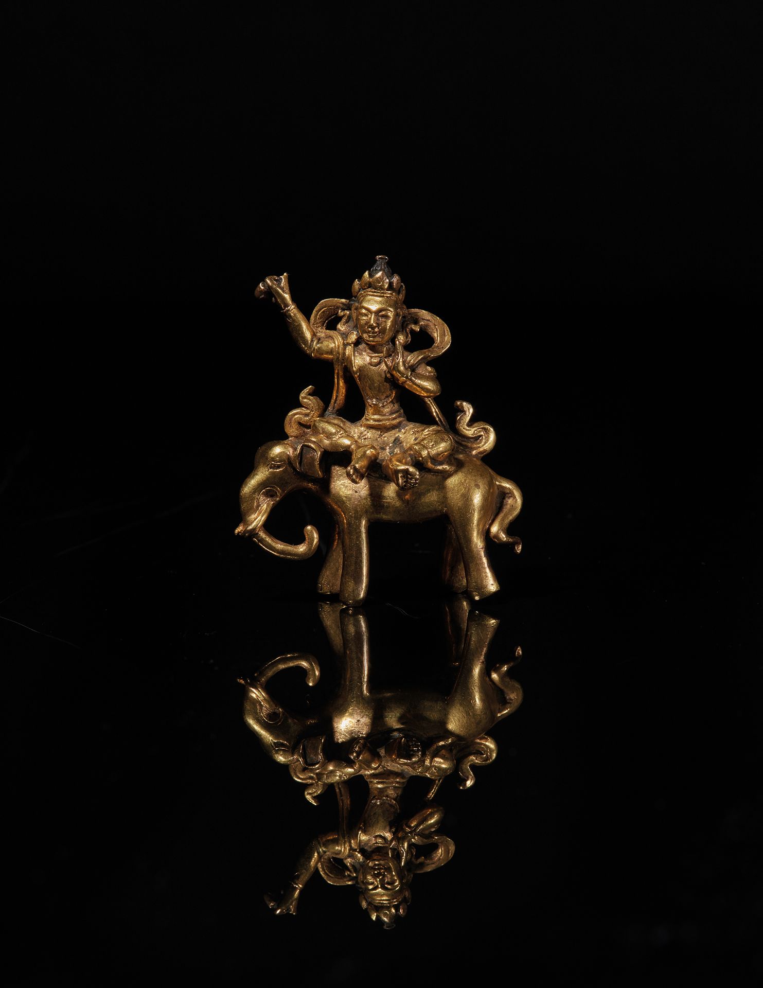 TRAVAIL SINO-TIBETAIN - XVIIIe siècle 萨塔克拉图的鎏金铜像坐在大象背上，右臂抬起，手持金刚杵，左手持维塔卡法。(小缺）
H&hellip;