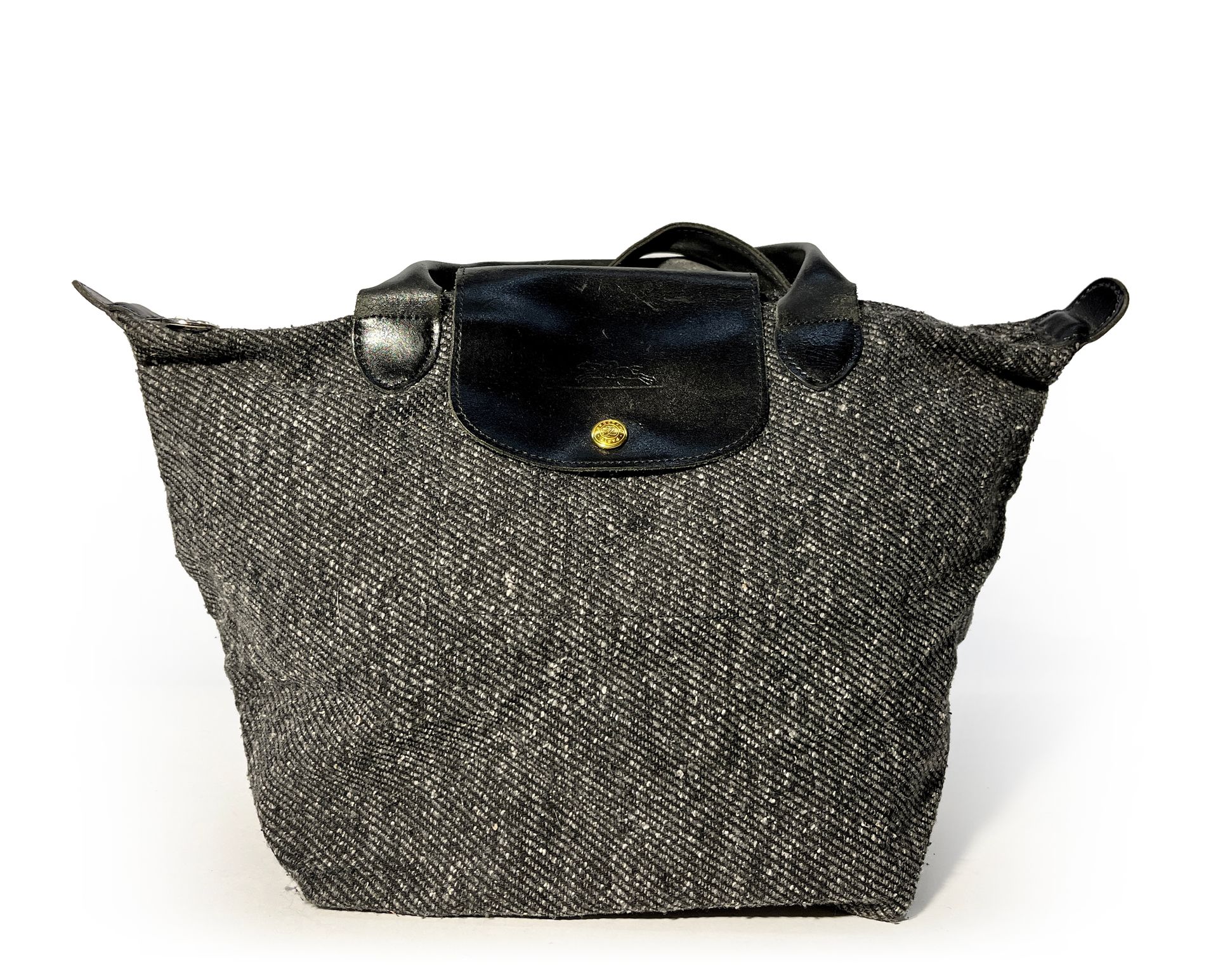 Null Longchamp. Bolsa de tela gris. Se adjunta una bolsa con solapa de cuero y u&hellip;