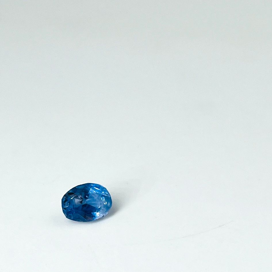 Null 椭圆形蓝宝石，重1.34克拉，可能是锡兰未加热的蓝宝石