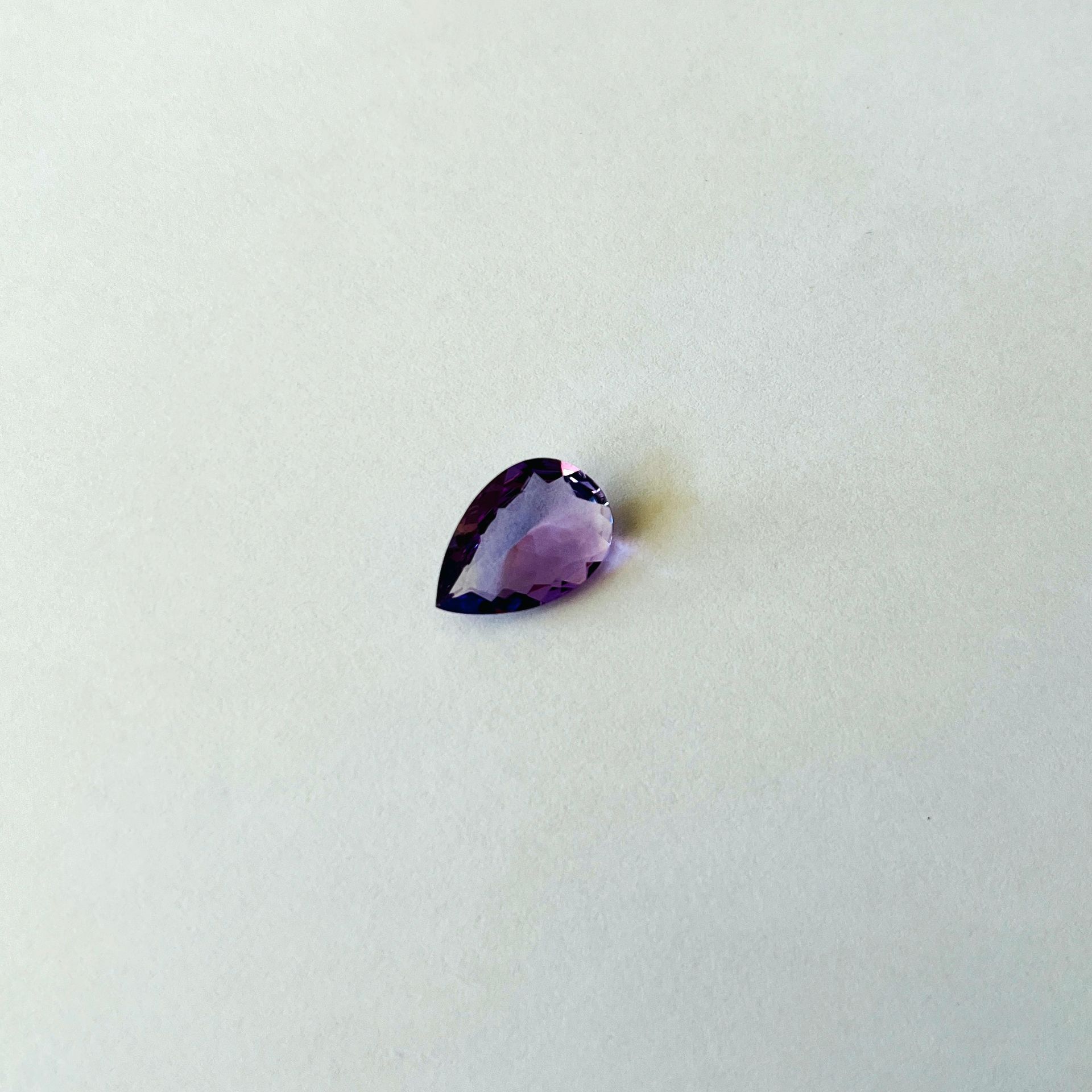 Null 梨形切割紫水晶，重4.37克拉 - 可能出处为巴西 - 未加热 - 未处理，有GFCO证书（瑞士实验室），编号AD14377P 尺寸：15.68 x &hellip;