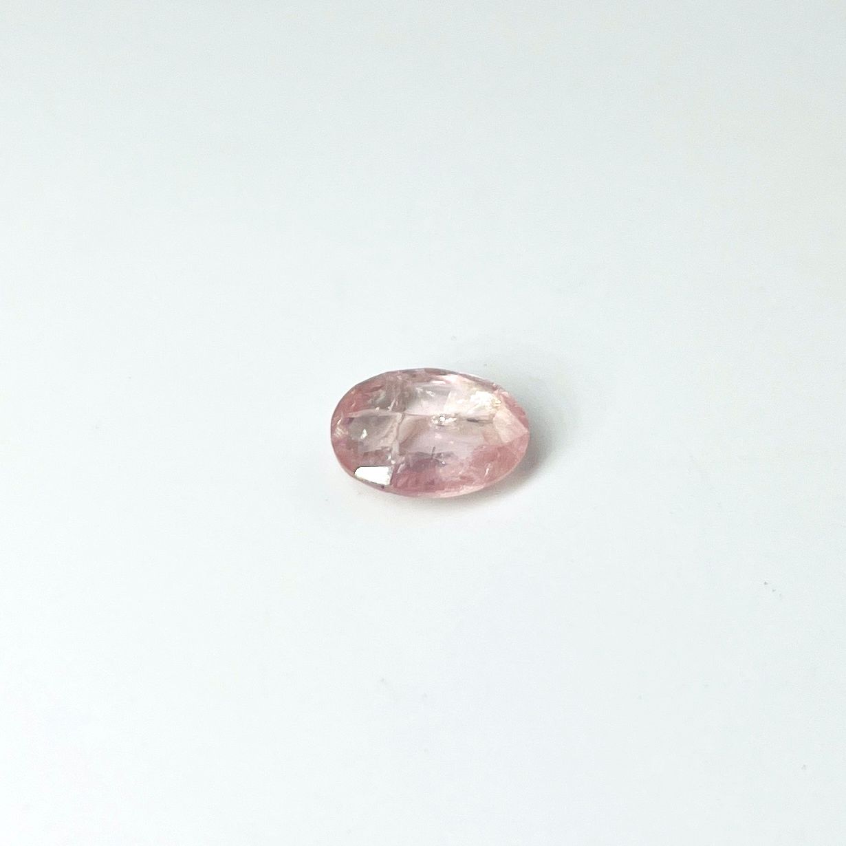 Null Oval faceted sapphire weighing 2.85 carats. With its IDT certificate.