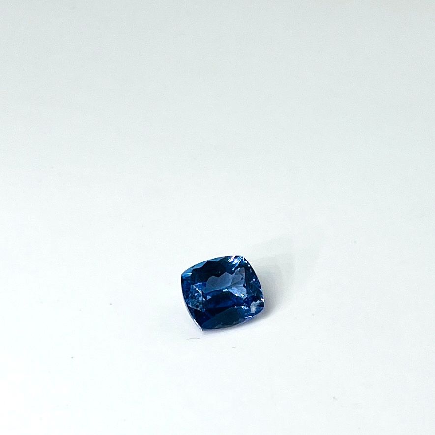 Null Tanzanite faceted cushion cut peant 2.57 cts Accompanied by a certificate A&hellip;