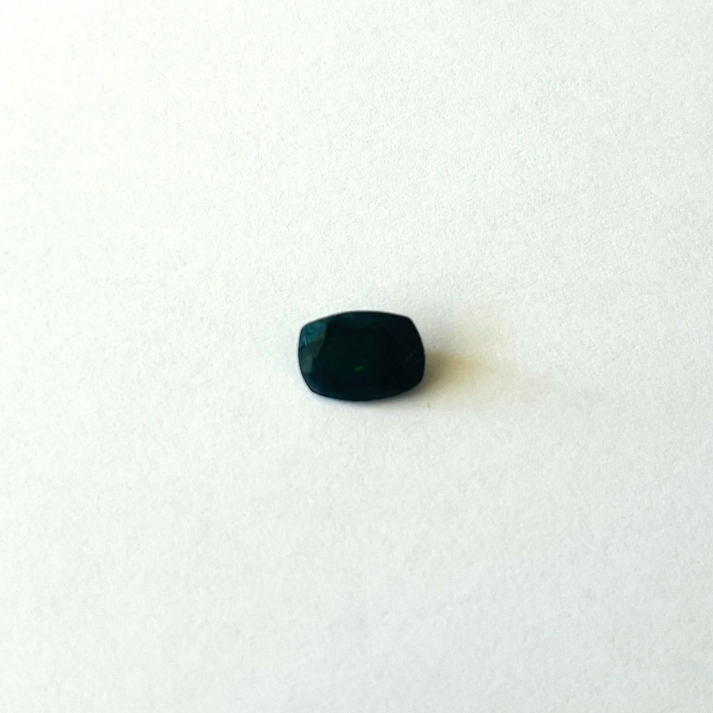Null 

枕形切割黑蛋白石，重1.08克拉 - 可能出处为埃塞俄比亚

尺寸：9.48 x 6.92 x 3.78毫米，带有GFCO证书（瑞士实验室），编号&hellip;