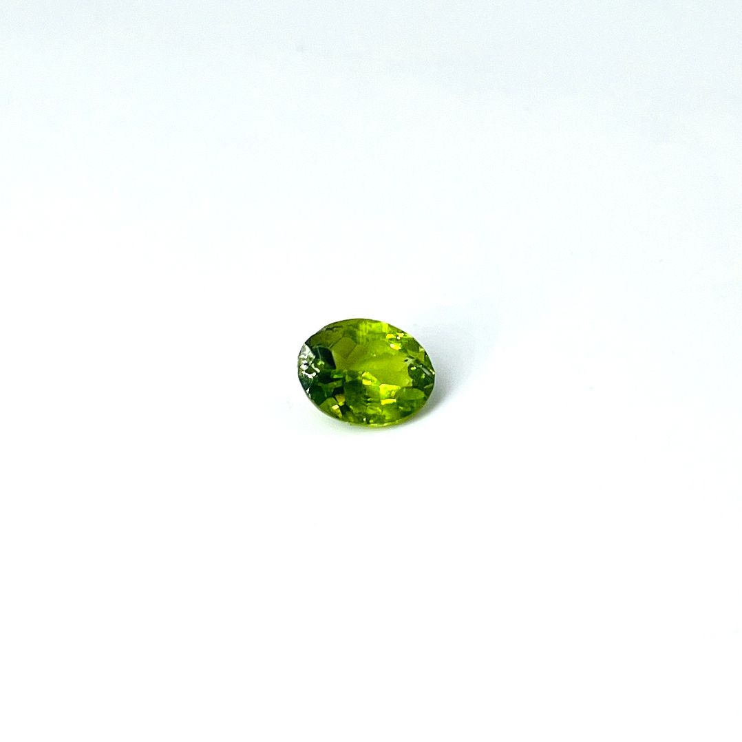 Null Oval faceted peridot weighing 2.35 carats. With its certificate ITLGRC. (sm&hellip;