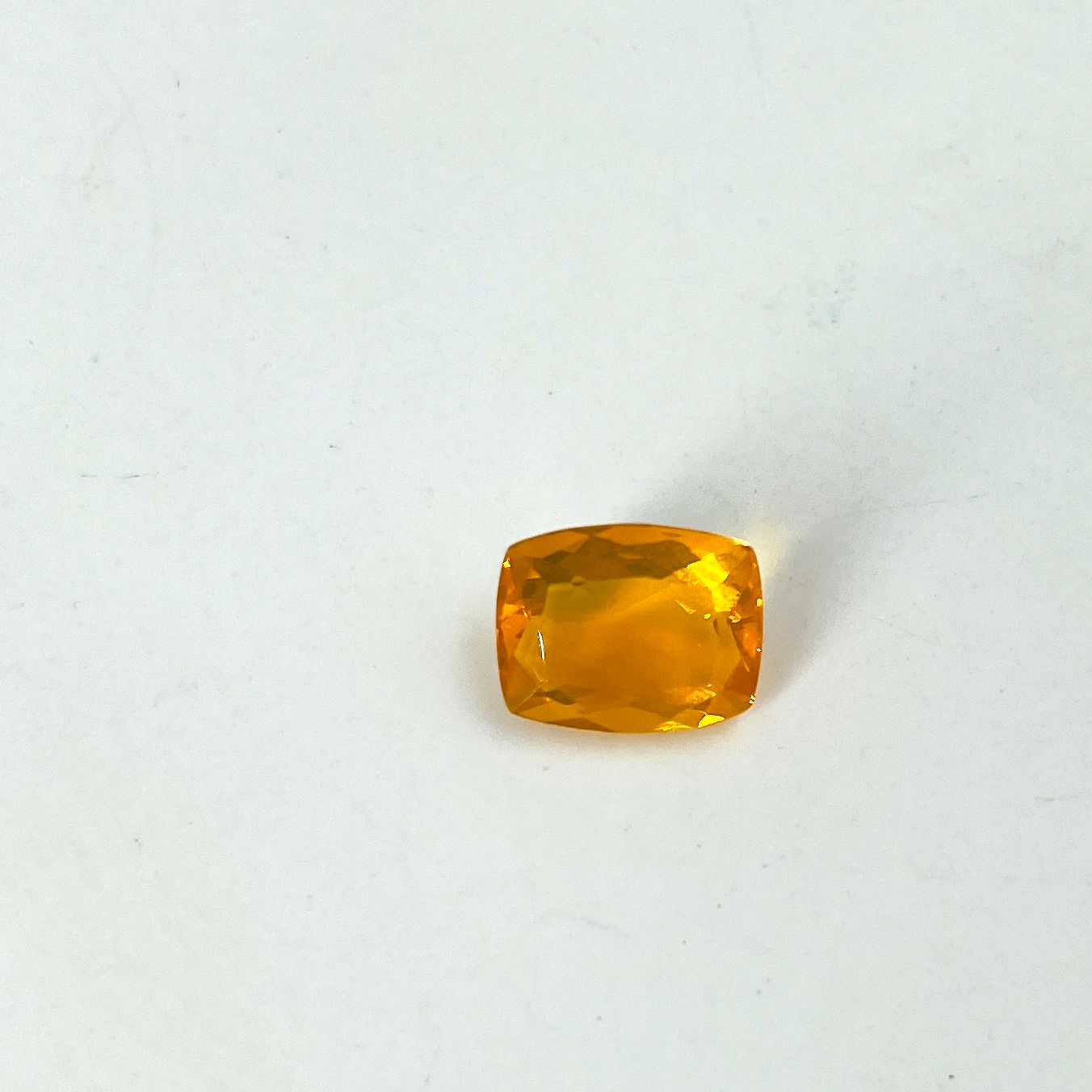 Null Opale de feu taille coussin rectangulaire pesant 3.84 cts, probablement du &hellip;