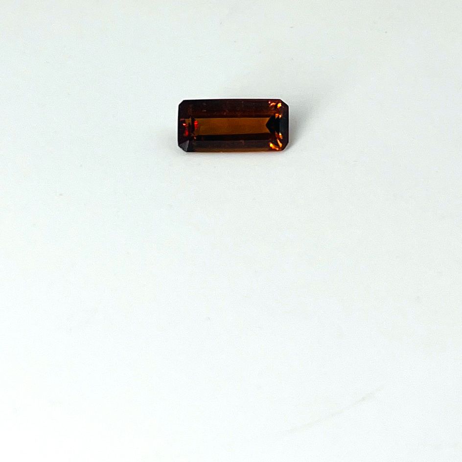 Null Rectangular hessonite garnet weighing 2.4 cts.Dimensions : 1.1 x 0.5