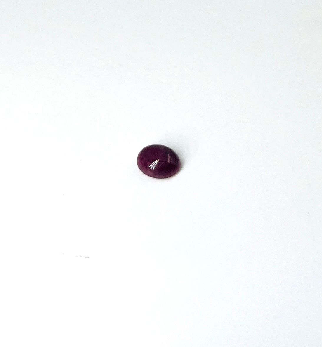 Null Ruby cabochon weighing 3.10 carats. With its ITLGR certificate.