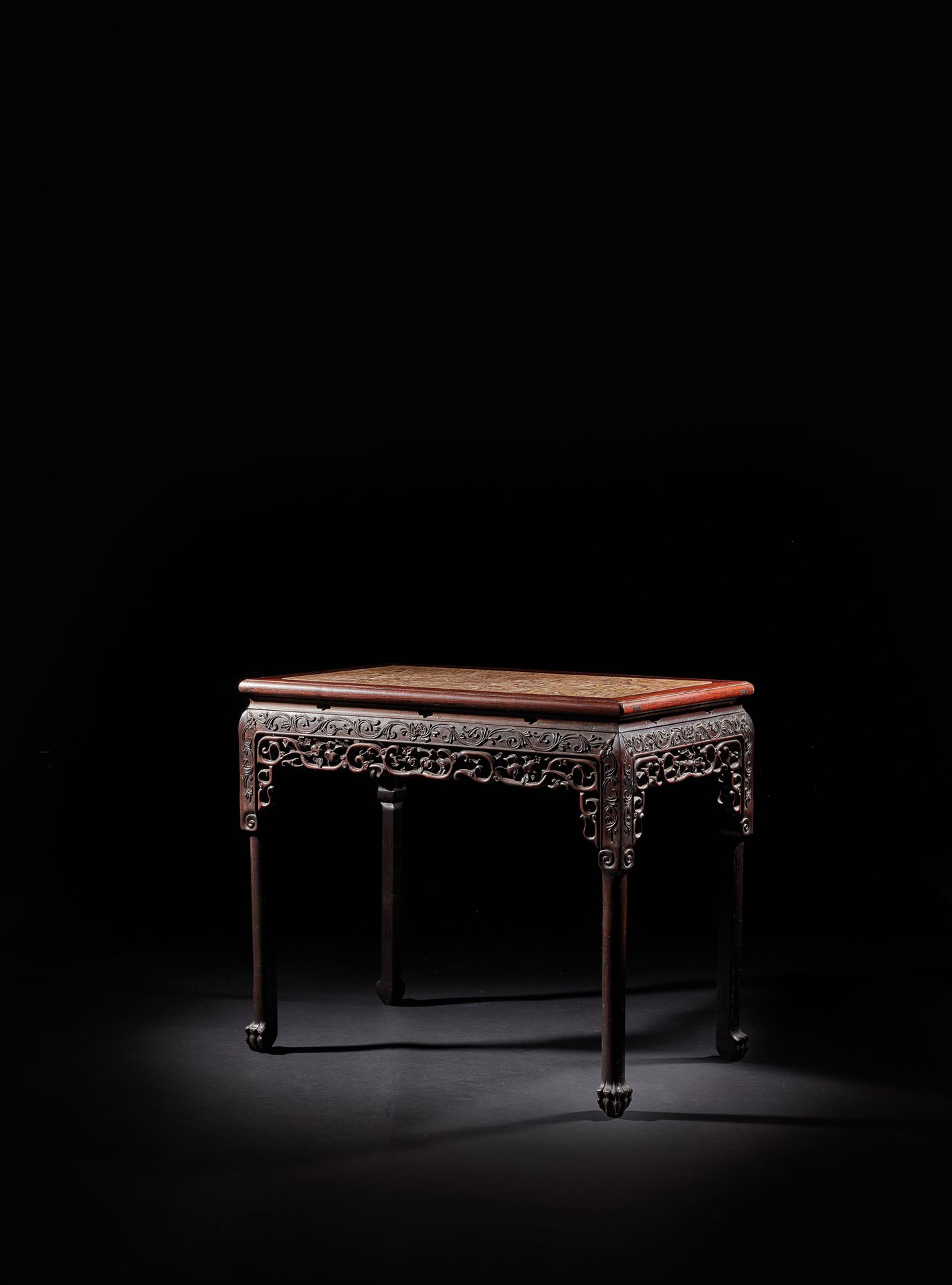 CHINE - Fin XIXe siècle Wooden console, the belt carved with scrolls and openwor&hellip;