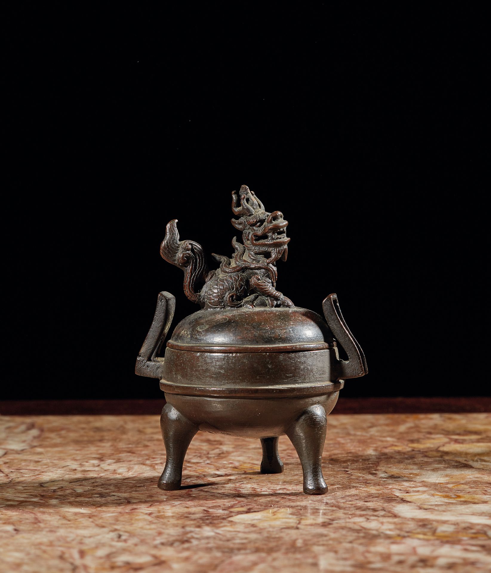 CHINE - XVIIIe siècle Tripod incense burner with two handles in brown patina bro&hellip;