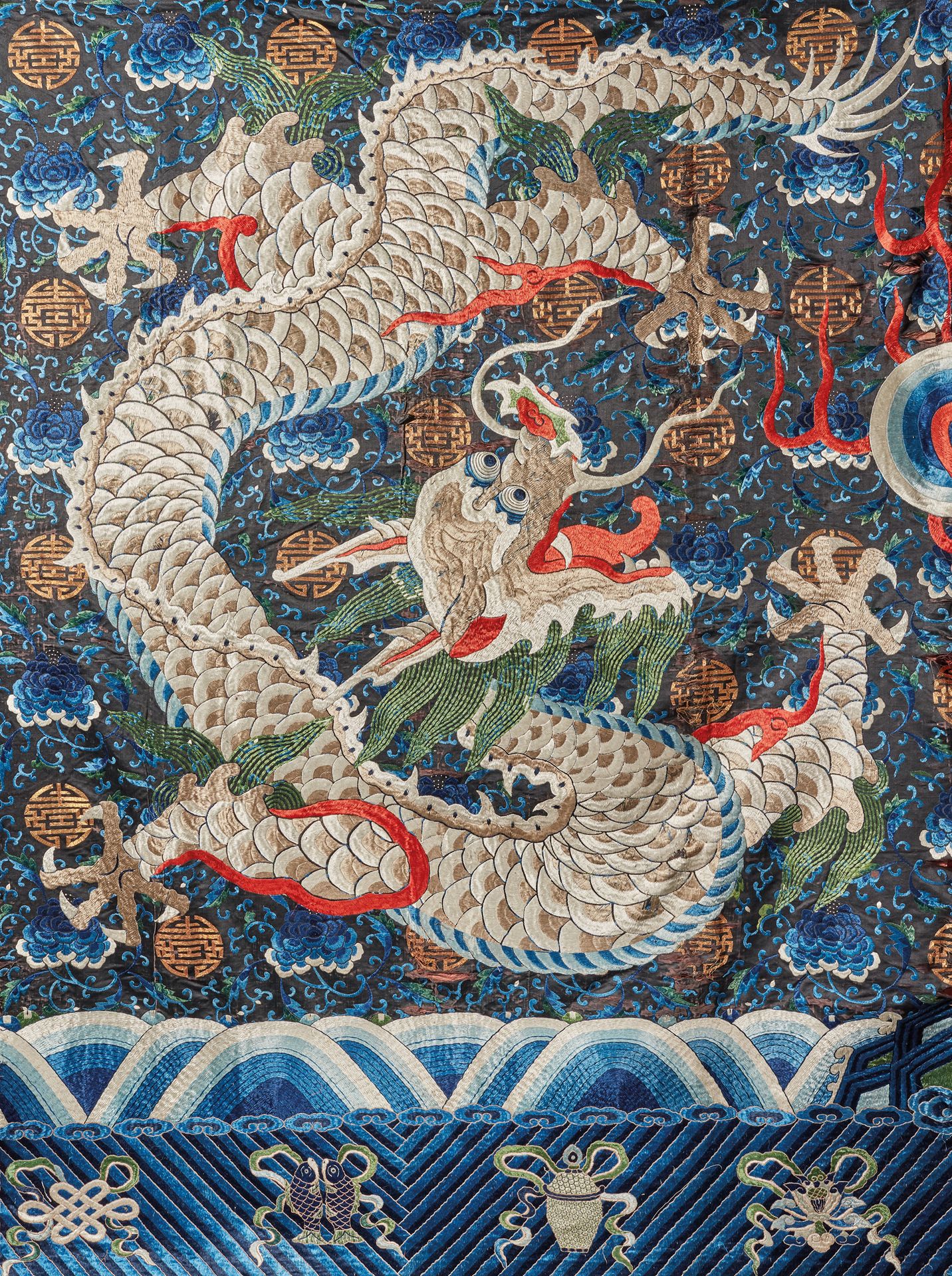 CHINE - XIXe siècle Large fragment of blue silk decoration with polychrome and g&hellip;