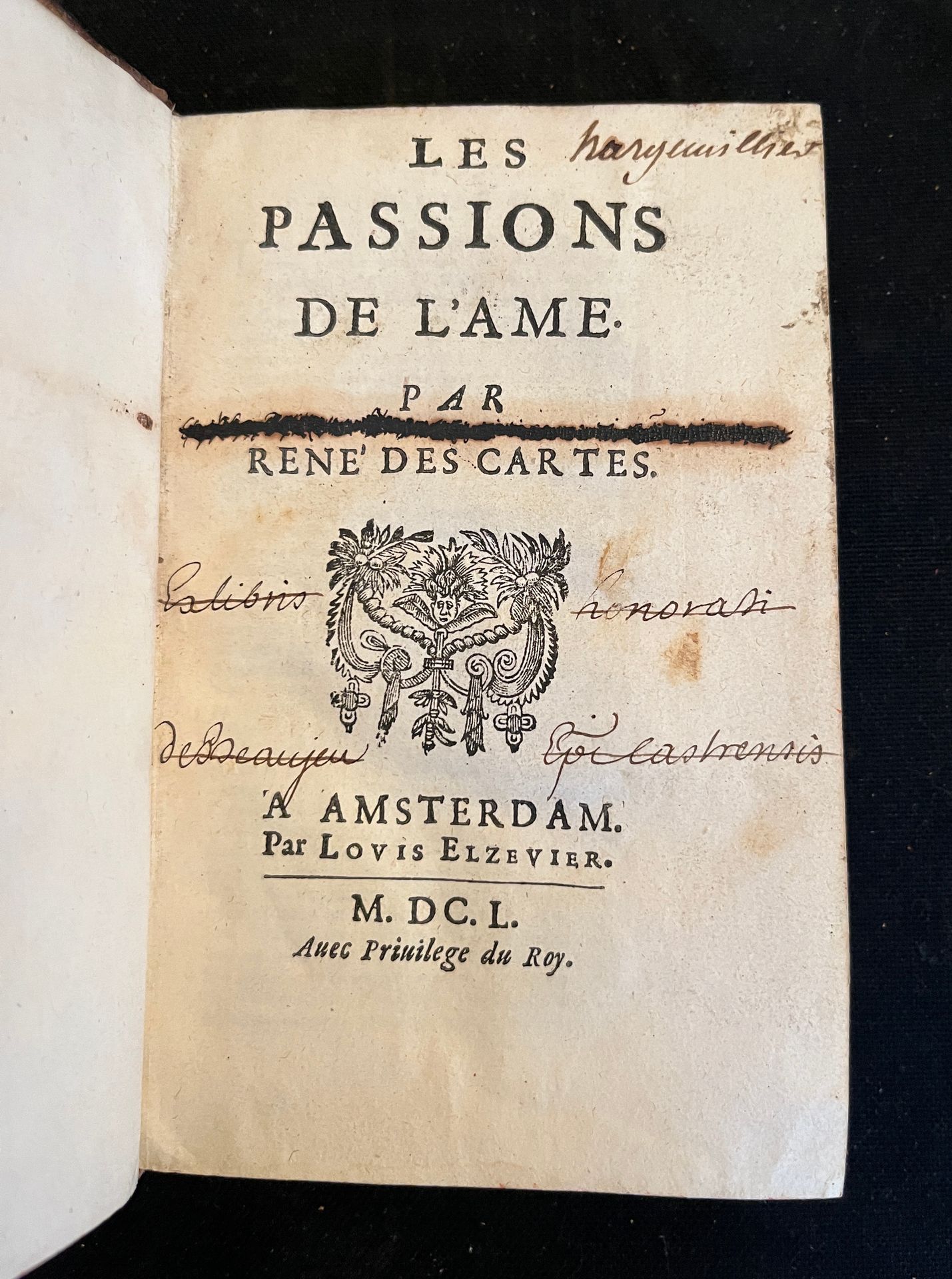René DESCARTES 灵魂的激情。阿姆斯特丹，埃尔泽维耶著。1650年。8页，全斑纹小牛皮，书脊上有装饰的神经