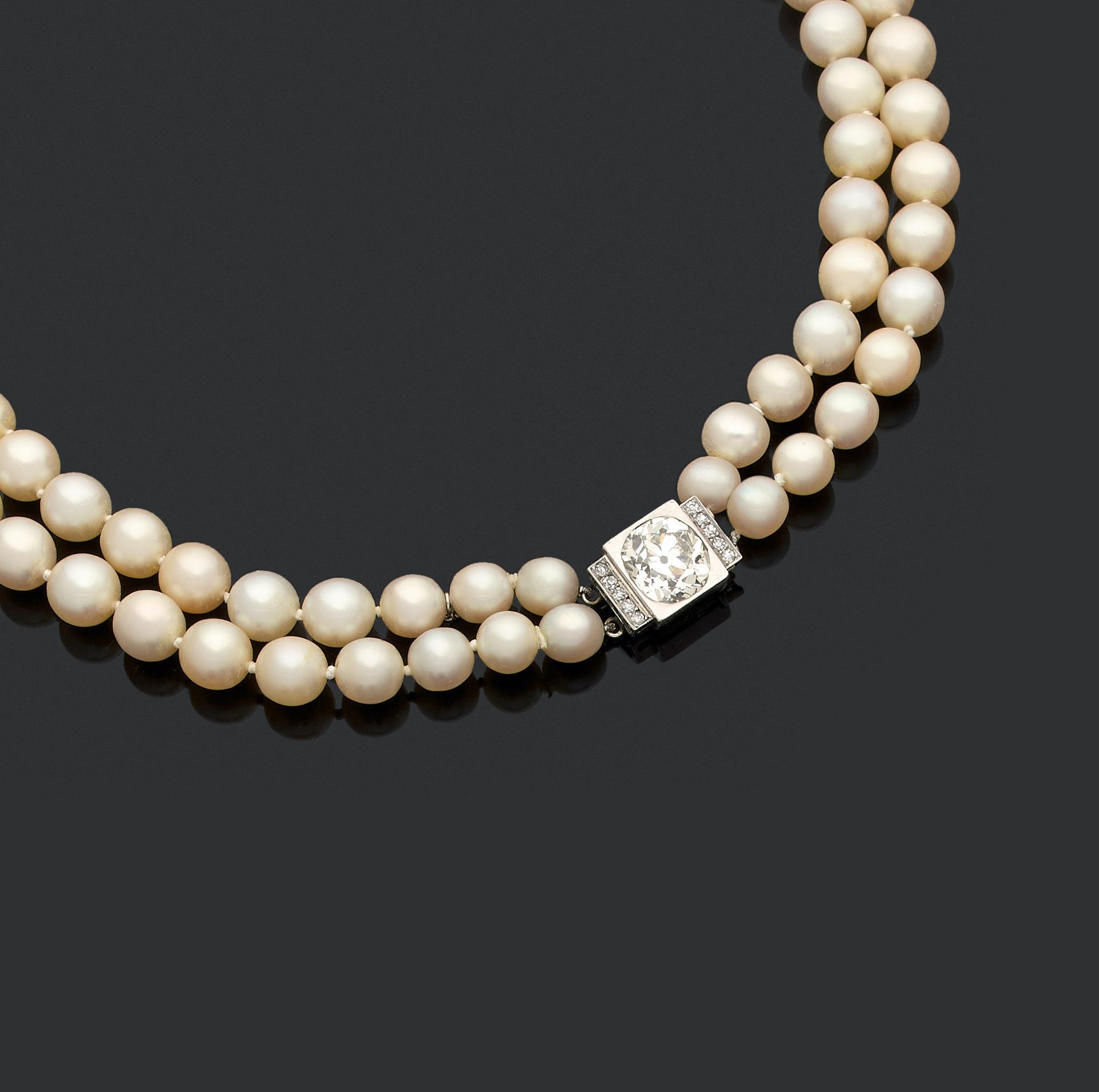 Null Necklace composed of a double row of cultured pearls in light fall of appro&hellip;