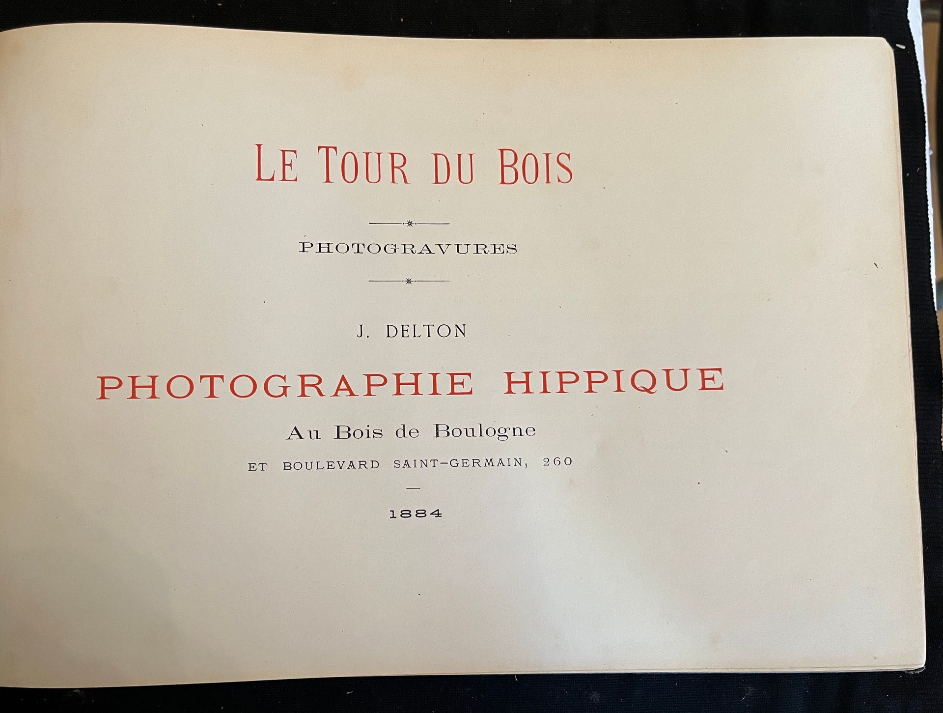 J.DELTON Le tour du bois. Au bois de Boulogne 1884. In-8 oblong percaline verte &hellip;