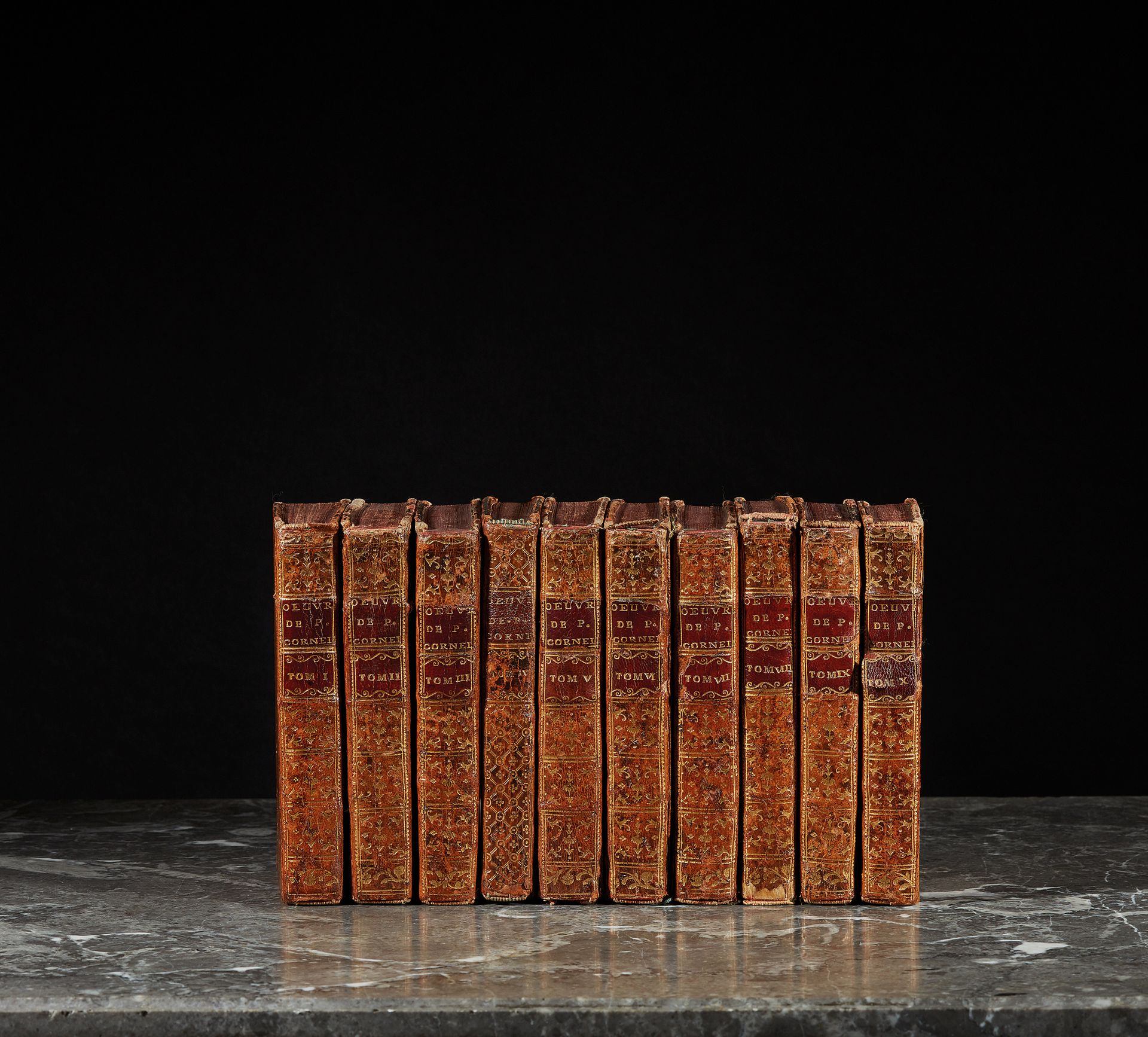 CORNEILLE 作品。10卷，12页全小牛皮，光滑的书脊上有装饰，有标题页和页眉。18世纪