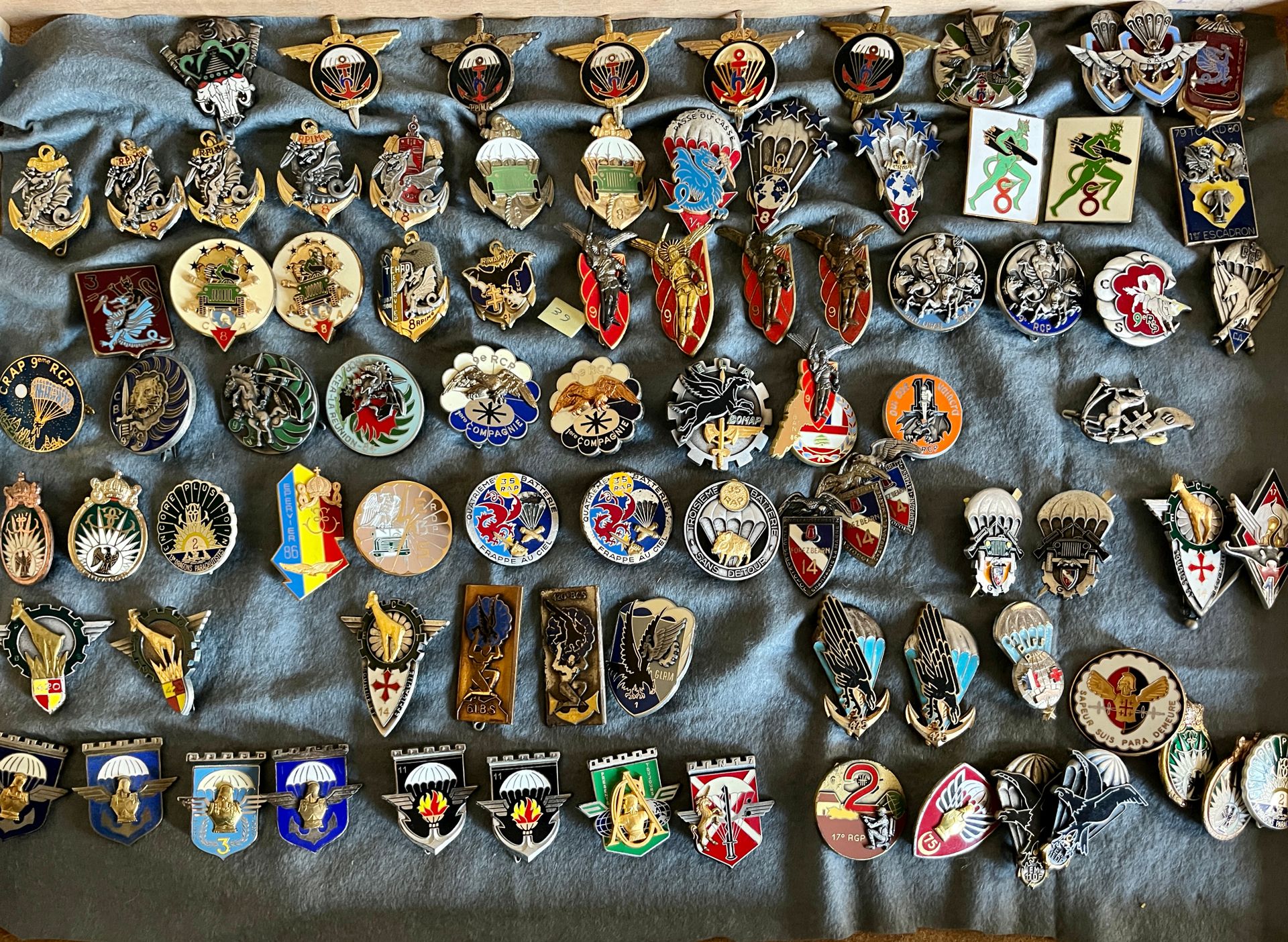 Null 87 paratrooper badges including 8 è Rpima, 9 è RCP, 13 è RDP