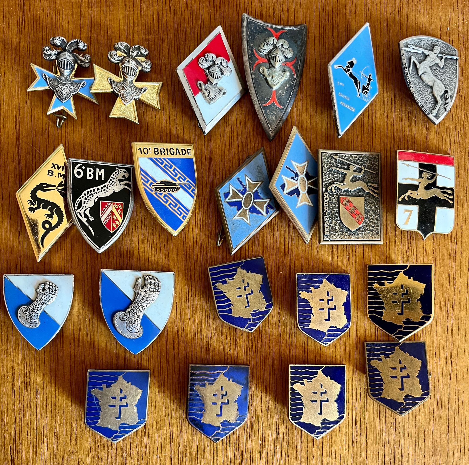 Null 22 insignes de grandes unités de Cavalerie