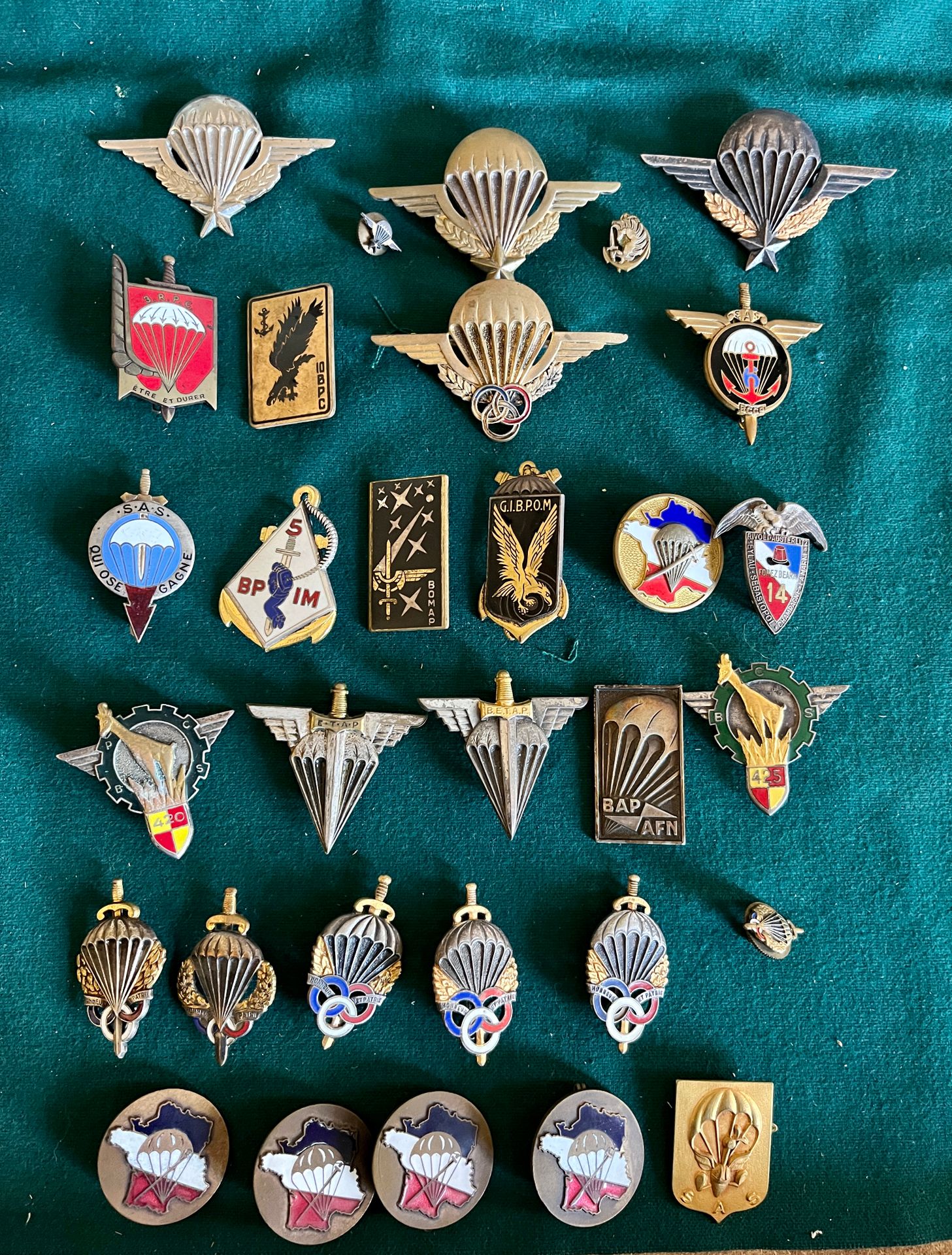 Null 28枚伞兵徽章，包括第6和第10枚BCCP Drago Olivier Métra印度支那的地方专利+编号215 635和编号1575的监视器。