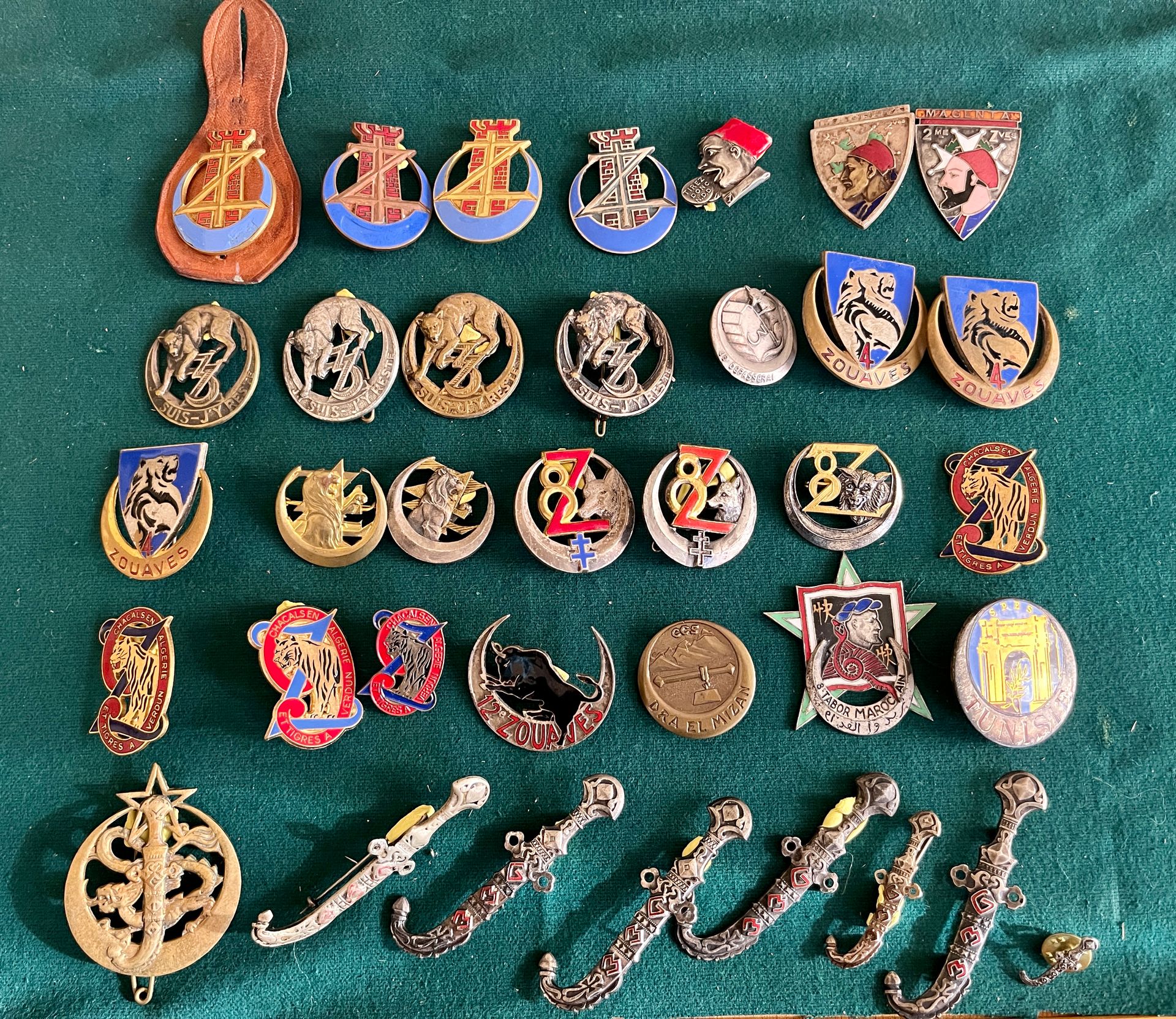 Null 34 badges of Zouaves and Goums missing attachments