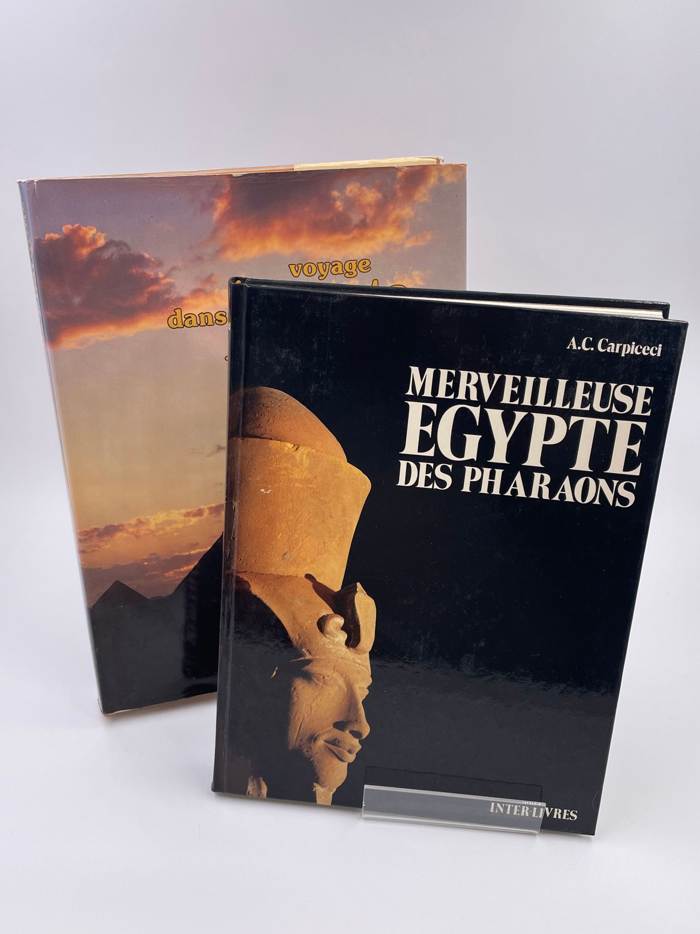 Null 2 Volumes : 
- "Voyage dans l'Égypte des Pharaons", Ed. Éditions Atlas, 198&hellip;