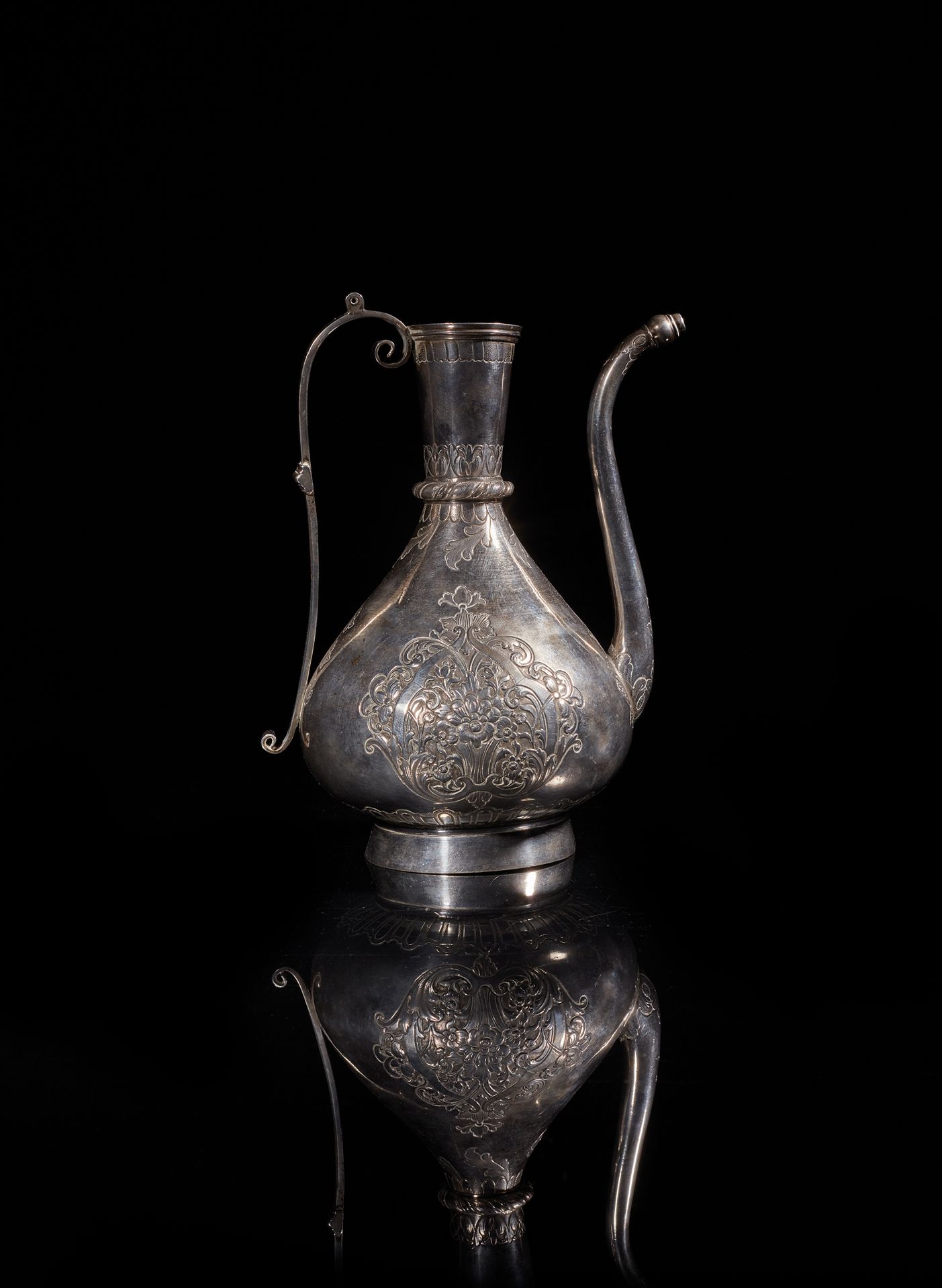 Null Ottoman ewer in silver, chased with a Baroque-inspired decoration of large &hellip;