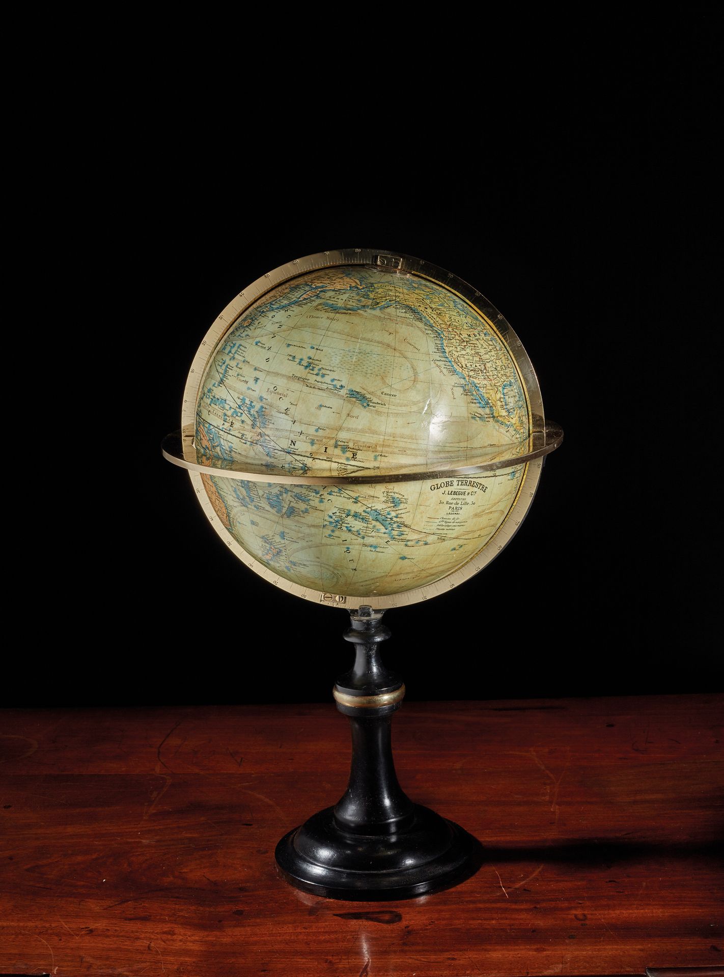 Null Globe terrestre
Cercles méridien et équatorial en laiton gradué reposant su&hellip;