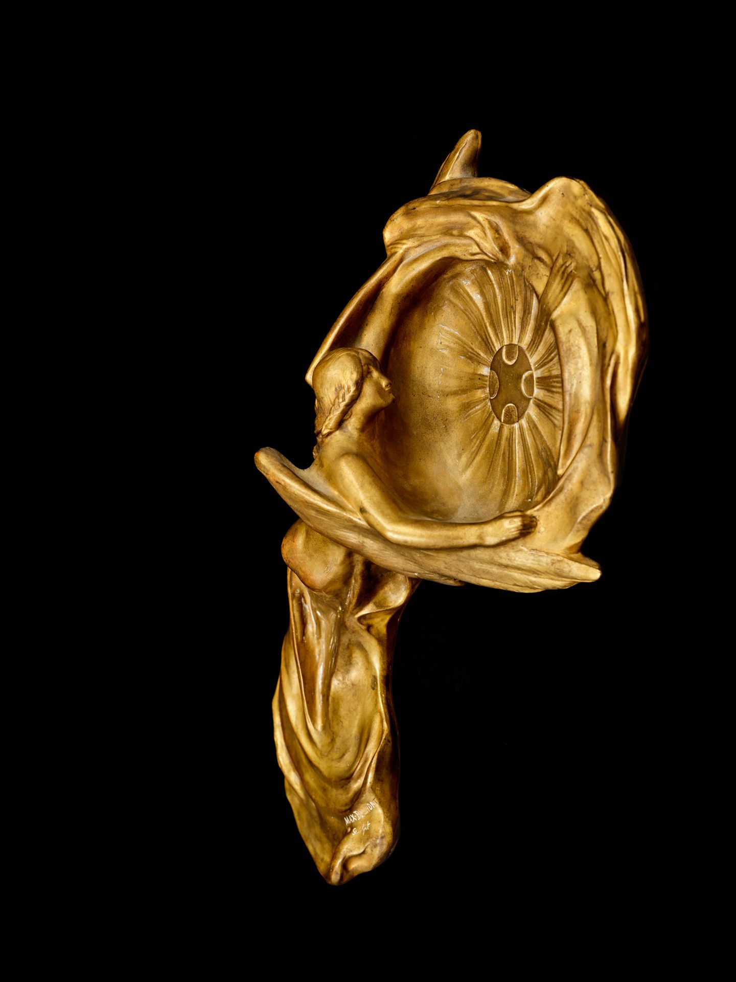Max BLONDAT (1879-1926) Aplique de bronce dorado que representa a una mujer alad&hellip;