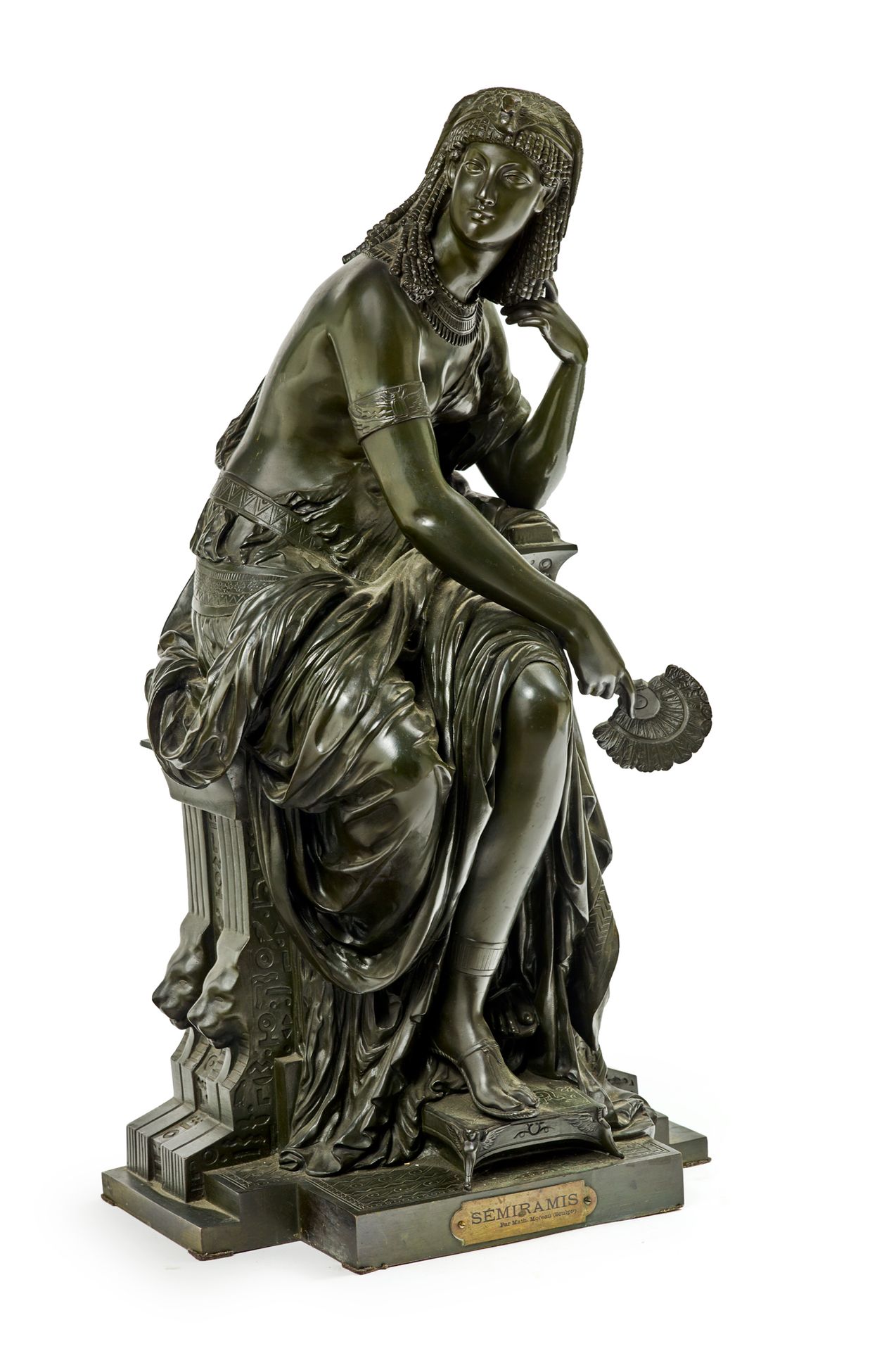Mathurin MOREAU (1822-1912), d'après 塞米拉米斯
大型青铜雕塑，绿褐色古铜色 露台上有签名 "Math Moreau Sc"&hellip;