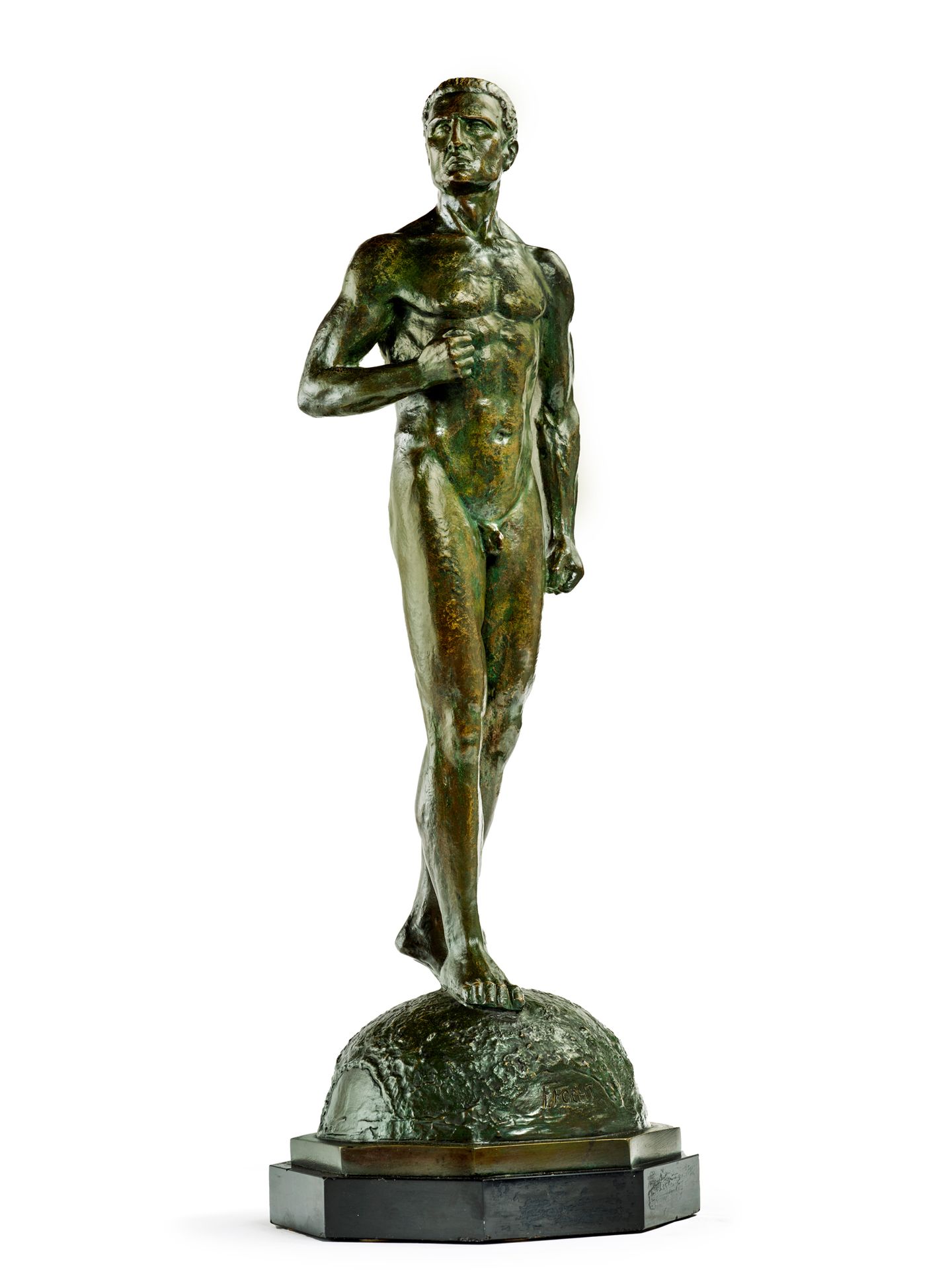 Frédéric FOCHT (1879- 1937) 奥林匹克寓言
青铜雕塑，带棕色阴影的古绿色铜锈，描绘了一名紧握拳头的裸体男子
签名：F FOCHT 
早&hellip;