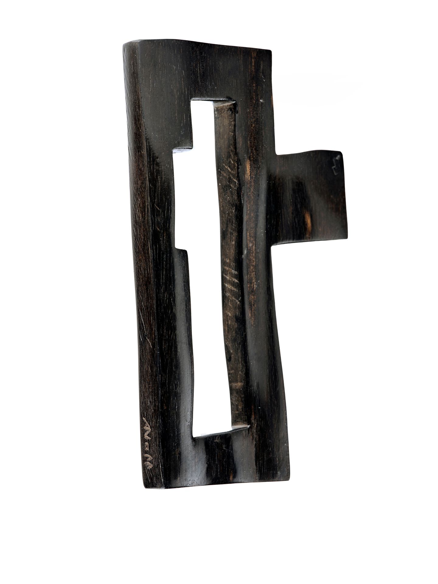 Alexandre NOLL (1890-1970) 可悬挂或竖立的黑檀木雕刻单斜十字架
刻有 "ANoll "签名
约 1950 年
长度：19.5 厘米

&hellip;