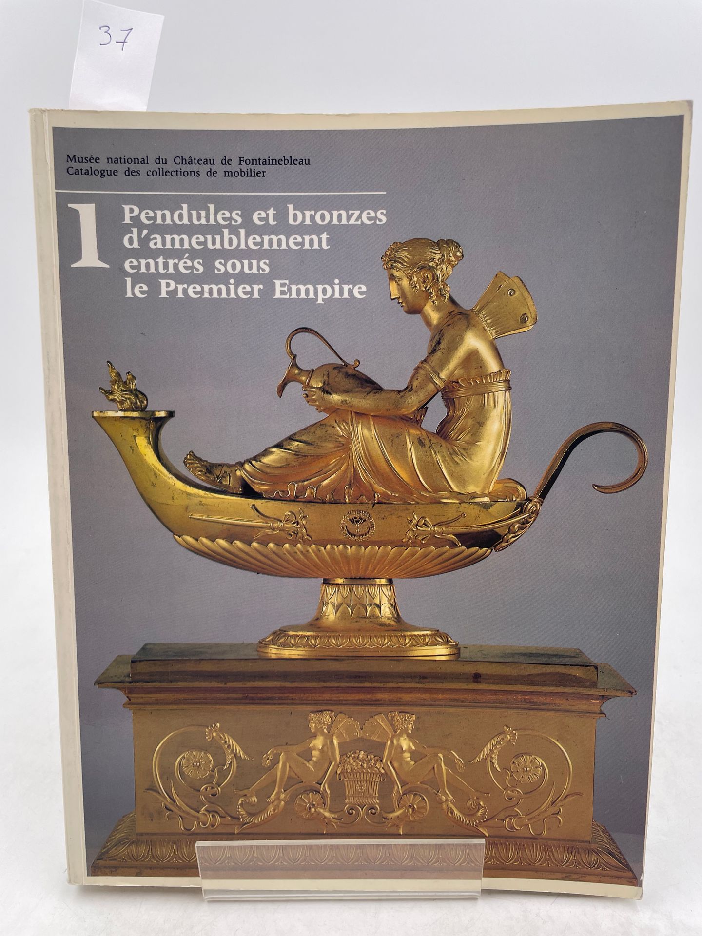 Null "第一帝国时期入藏的悬饰和青铜器"，Jean-Pierre Samoyault 编辑，国家博物馆联盟，1989 年