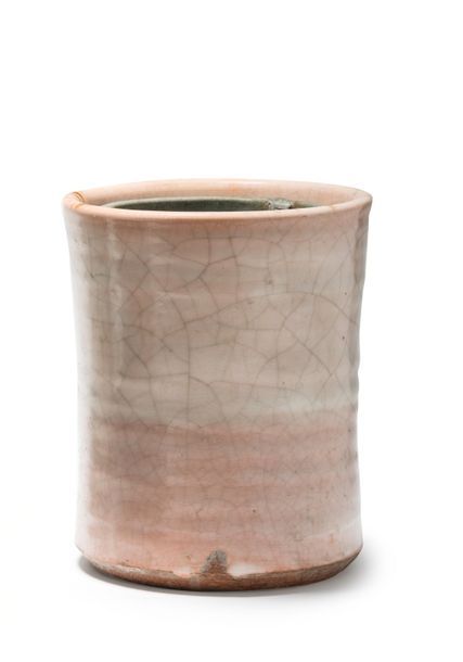 JACQUES LENOBLE (1902-1967) Vase en céramique émaillée craquelée saumon nuancée &hellip;