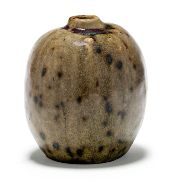 PIERRE ADRIEN DALPAYRAT (1844-1910) Vase ovoïde en grès émaillé brun nuancé roug&hellip;
