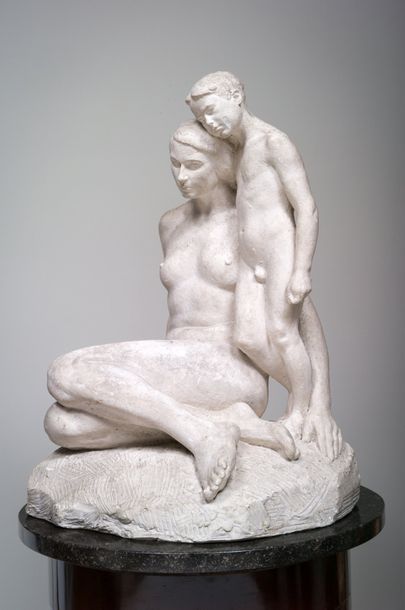 TRAVAIL ITALIEN, XXe siècle Sculpture en plâtre figurant une femme et son enfant&hellip;