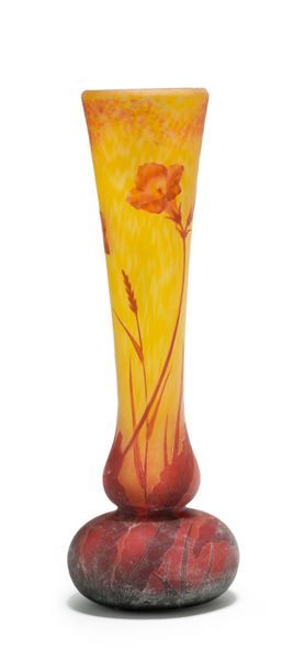 DAUM NANCY FRANCE Vase balustre en verre doublé à décor dégagé à l'acide fleurs &hellip;